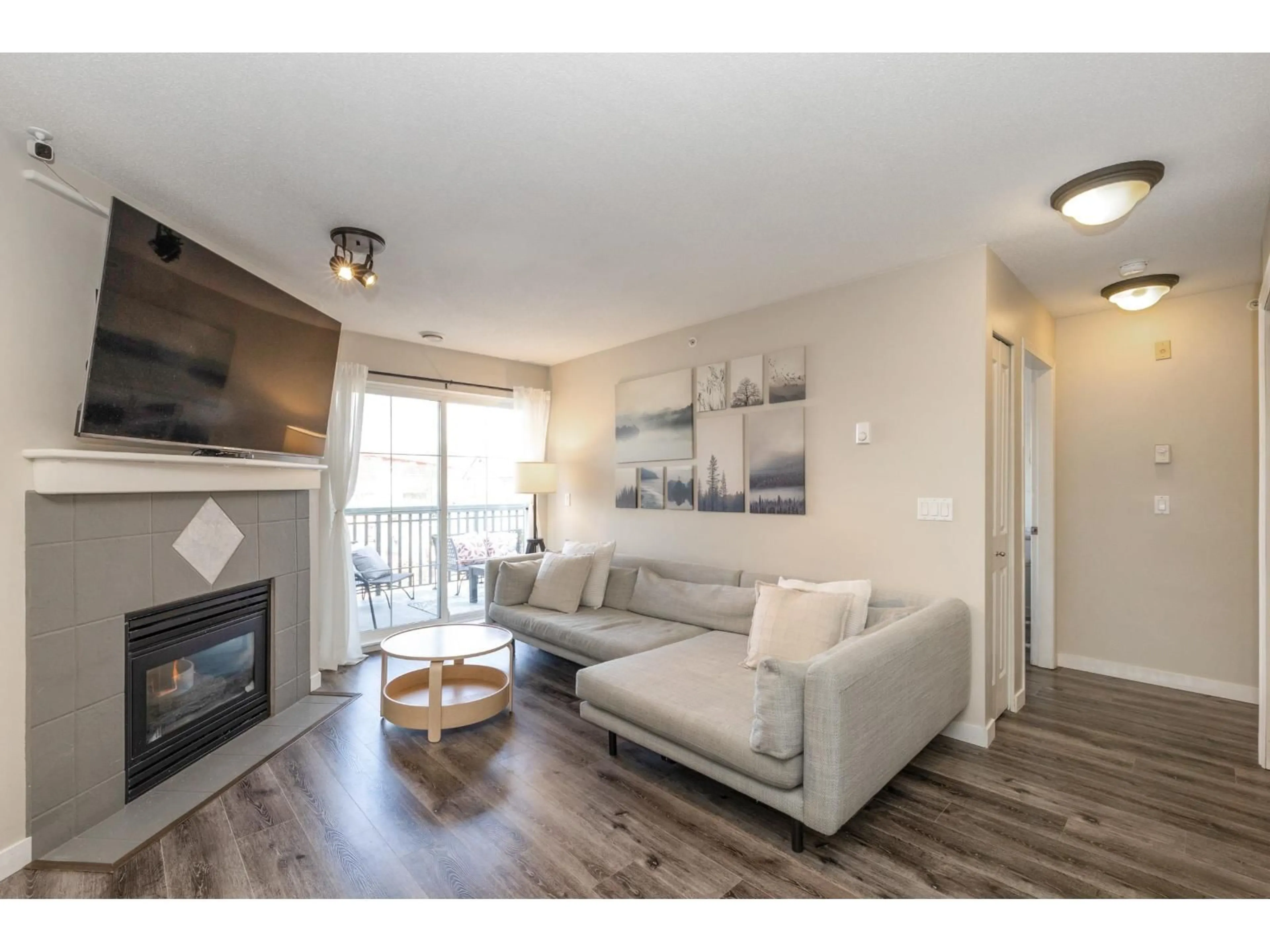 Living room with furniture, wood/laminate floor for 304 - 6336 197 STREET, Langley British Columbia V2Y2T7