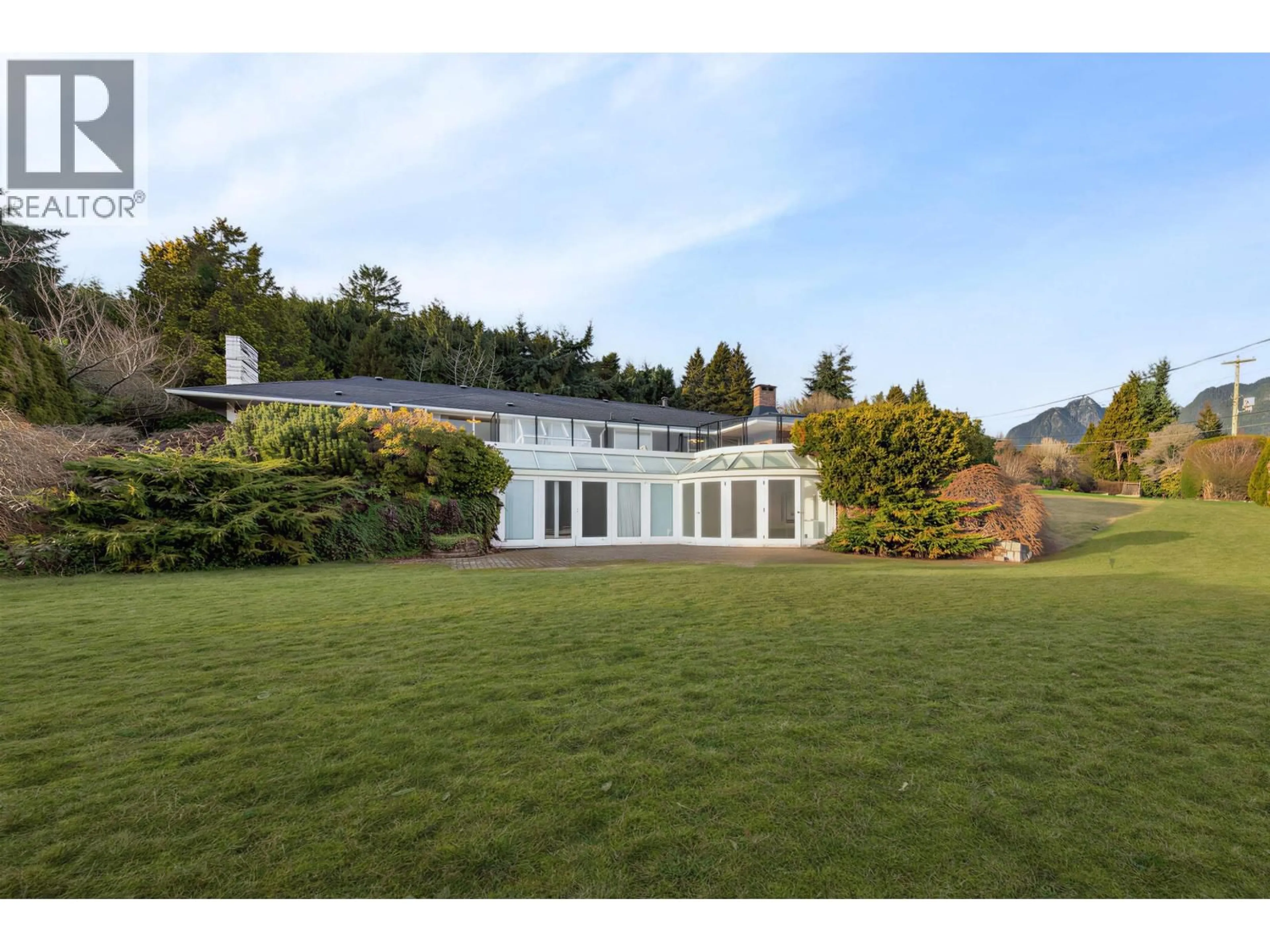 A pic from outside/outdoor area/front of a property/back of a property/a pic from drone, unknown for 875 EYREMOUNT DRIVE, West Vancouver British Columbia V7S2B2