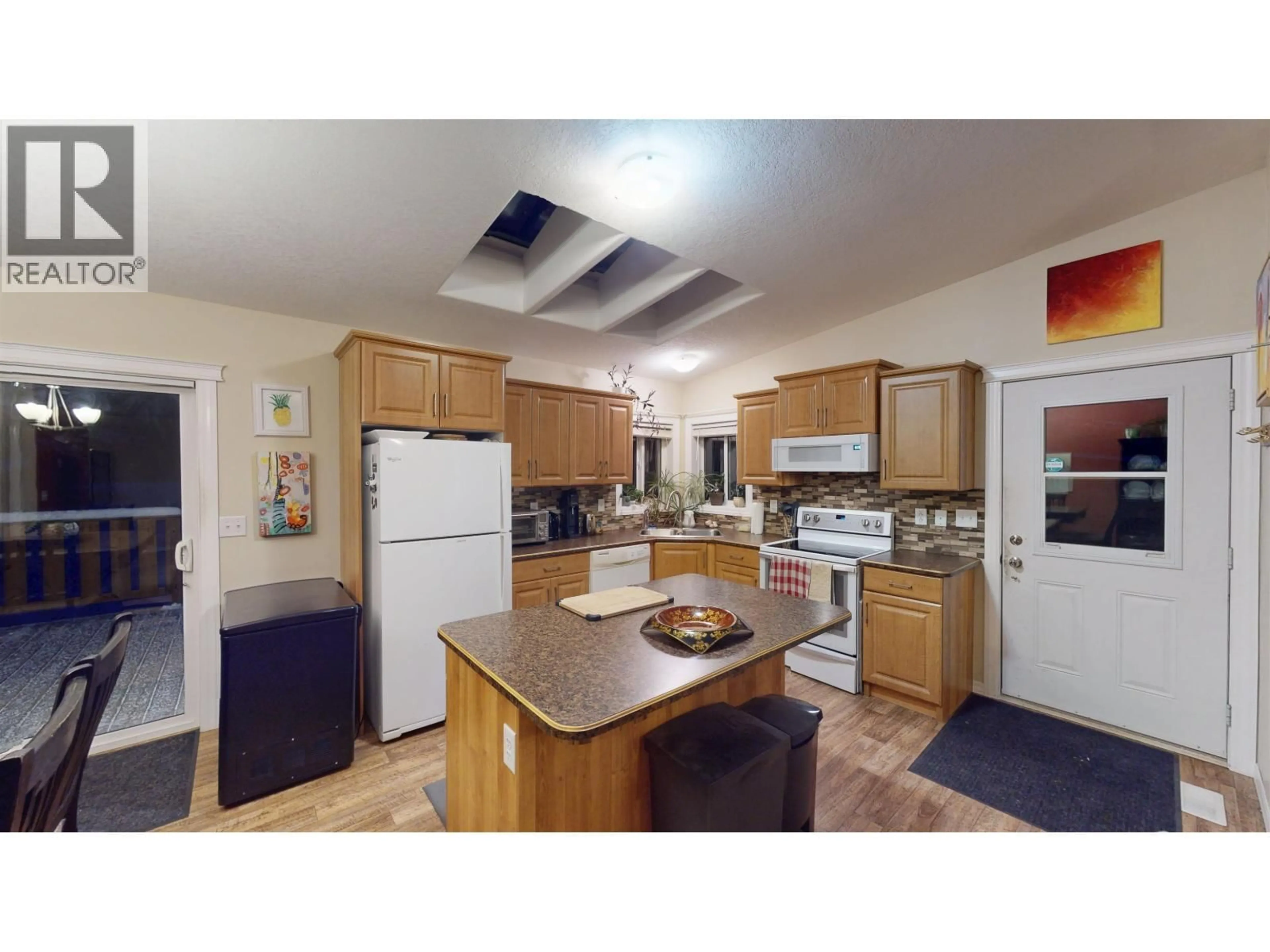 Standard kitchen, unknown for 1094 KUPFERSCHMIDT ROAD, Quesnel British Columbia V2J6G9