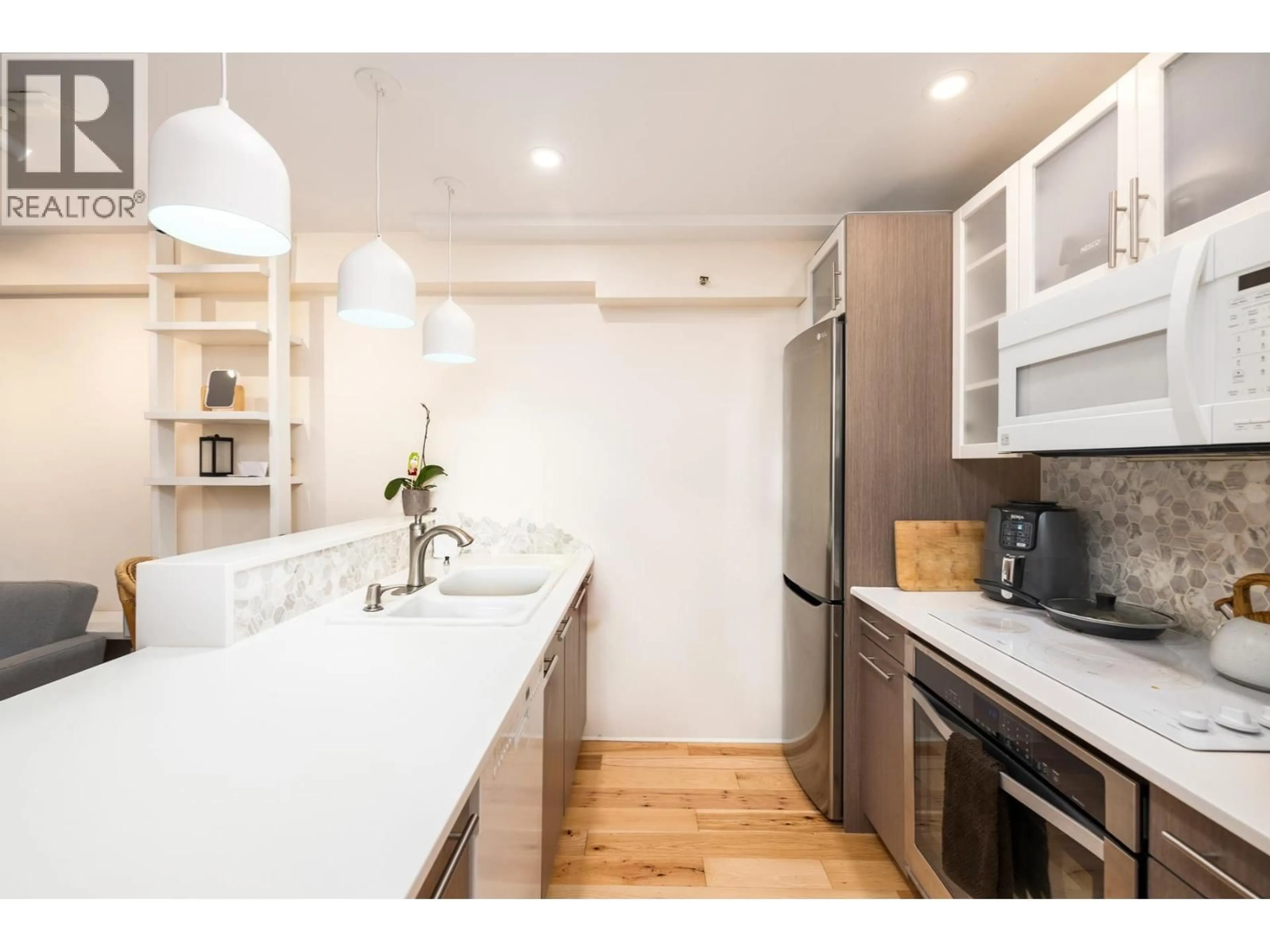 Unknown for 112 - 825 7TH AVENUE, Vancouver British Columbia V5T1P4