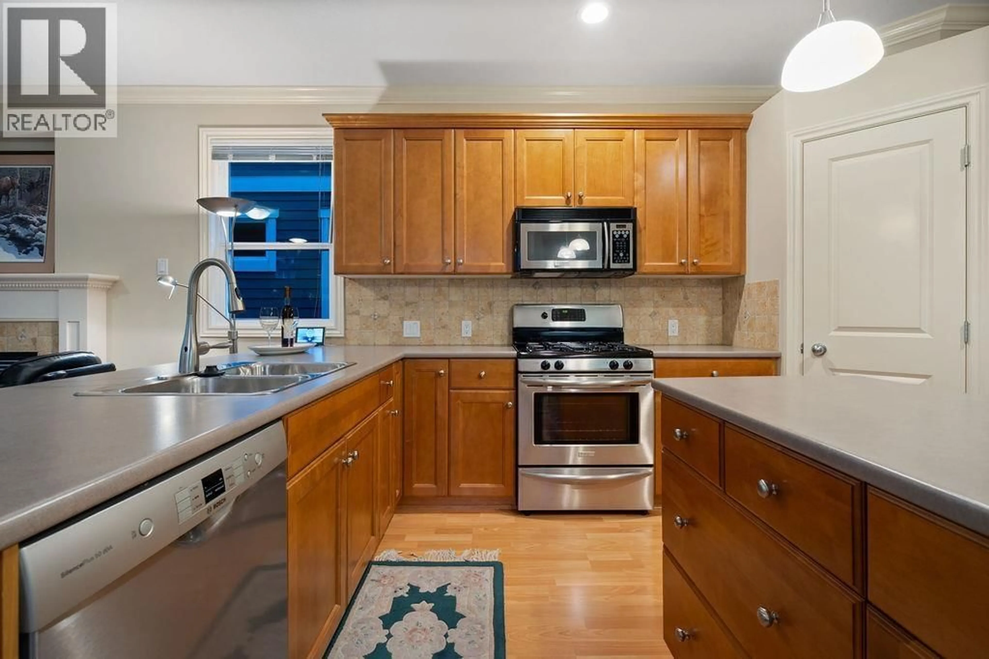 Standard kitchen, ceramic/tile floor for 12300 BUCHANAN STREET, Richmond British Columbia V7E6T8