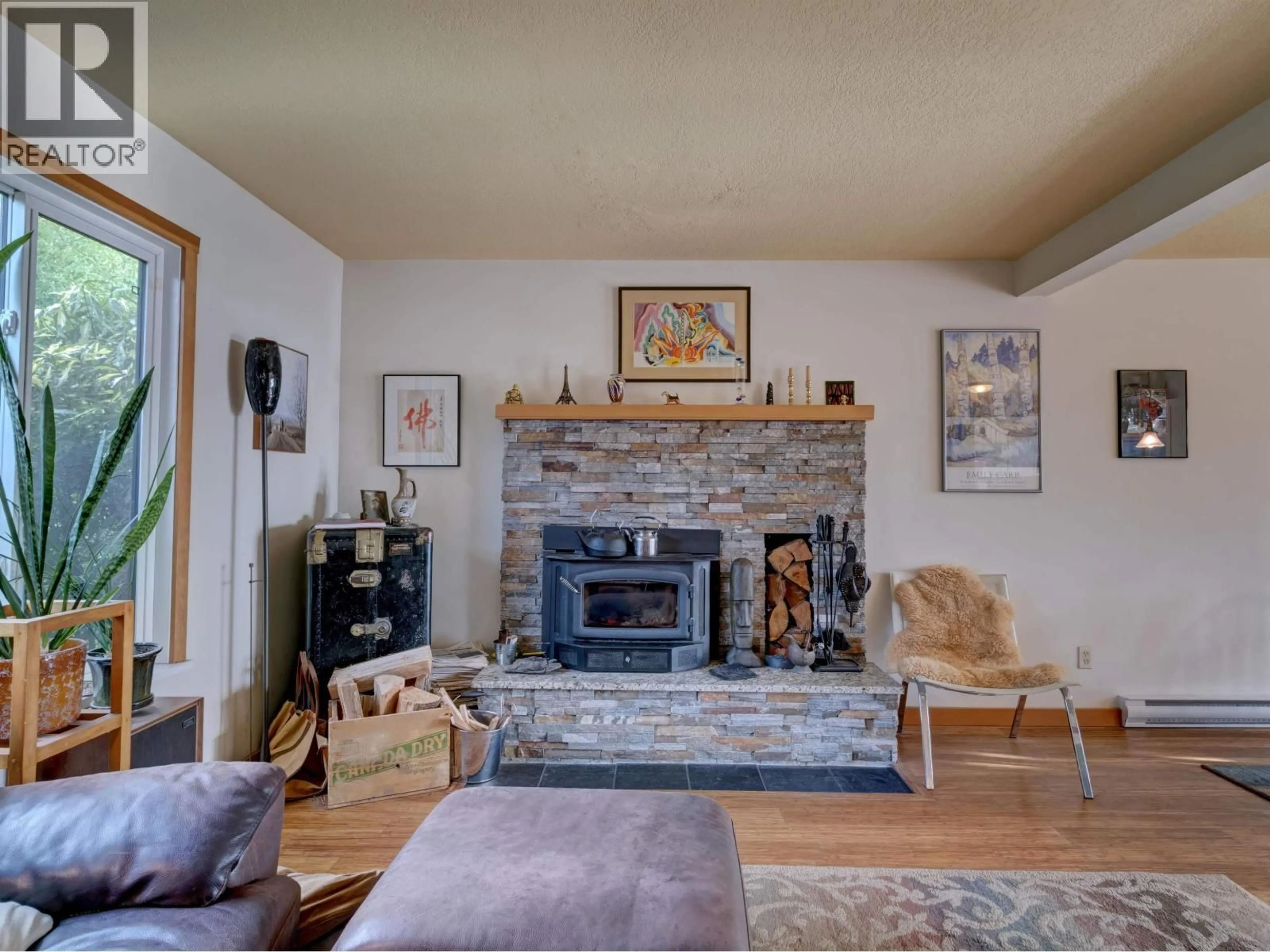 Living room with furniture, unknown for 6183 BLIGH ROAD, Sechelt British Columbia V7Z0M1