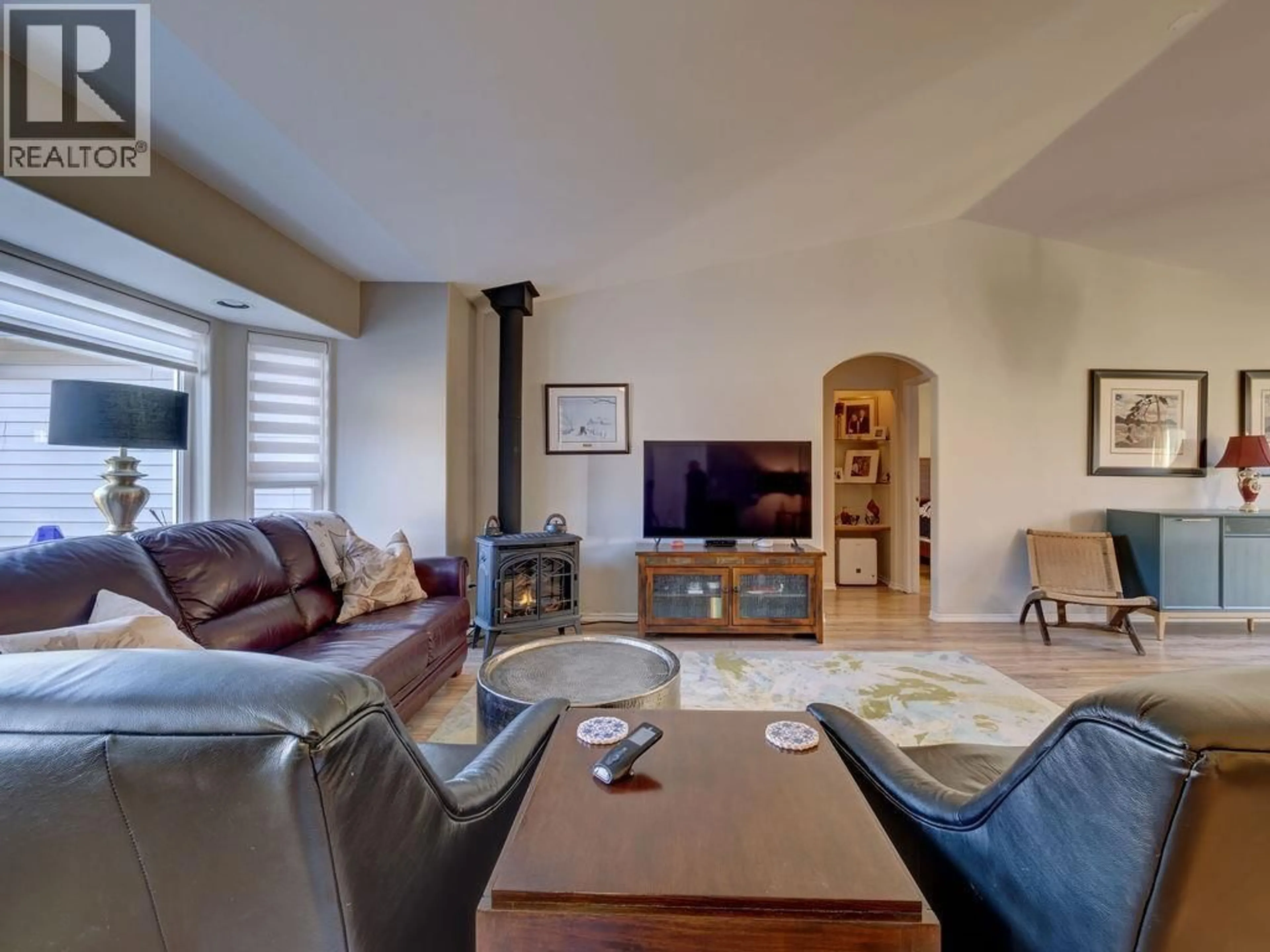 Living room with furniture, unknown for 5643 CURTIS PLACE, Sechelt British Columbia V7Z0R9