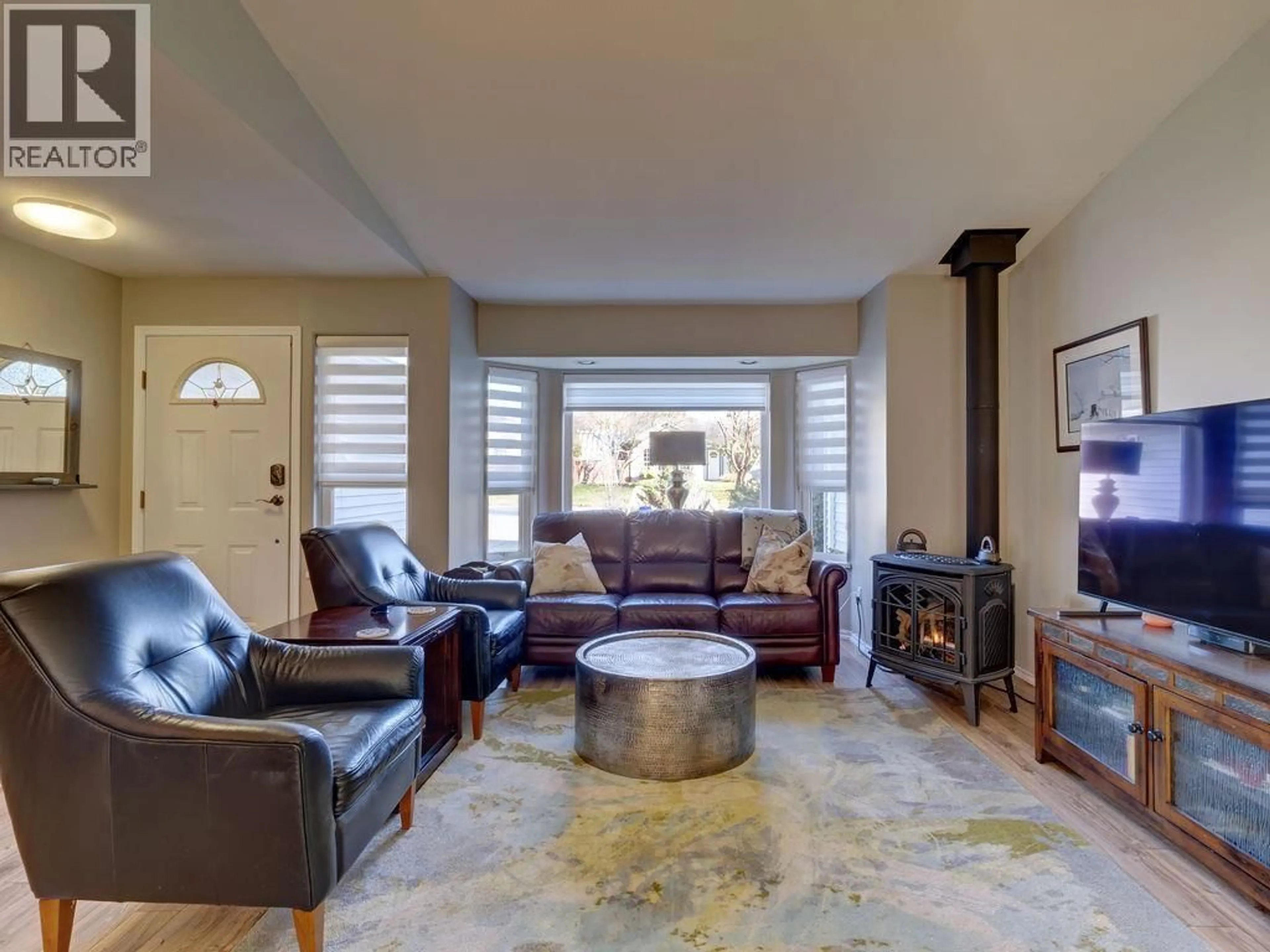 Living room with furniture, unknown for 5643 CURTIS PLACE, Sechelt British Columbia V7Z0R9