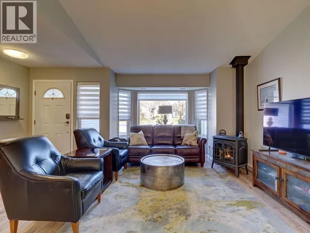 5643 CURTIS PLACE, Sechelt 4