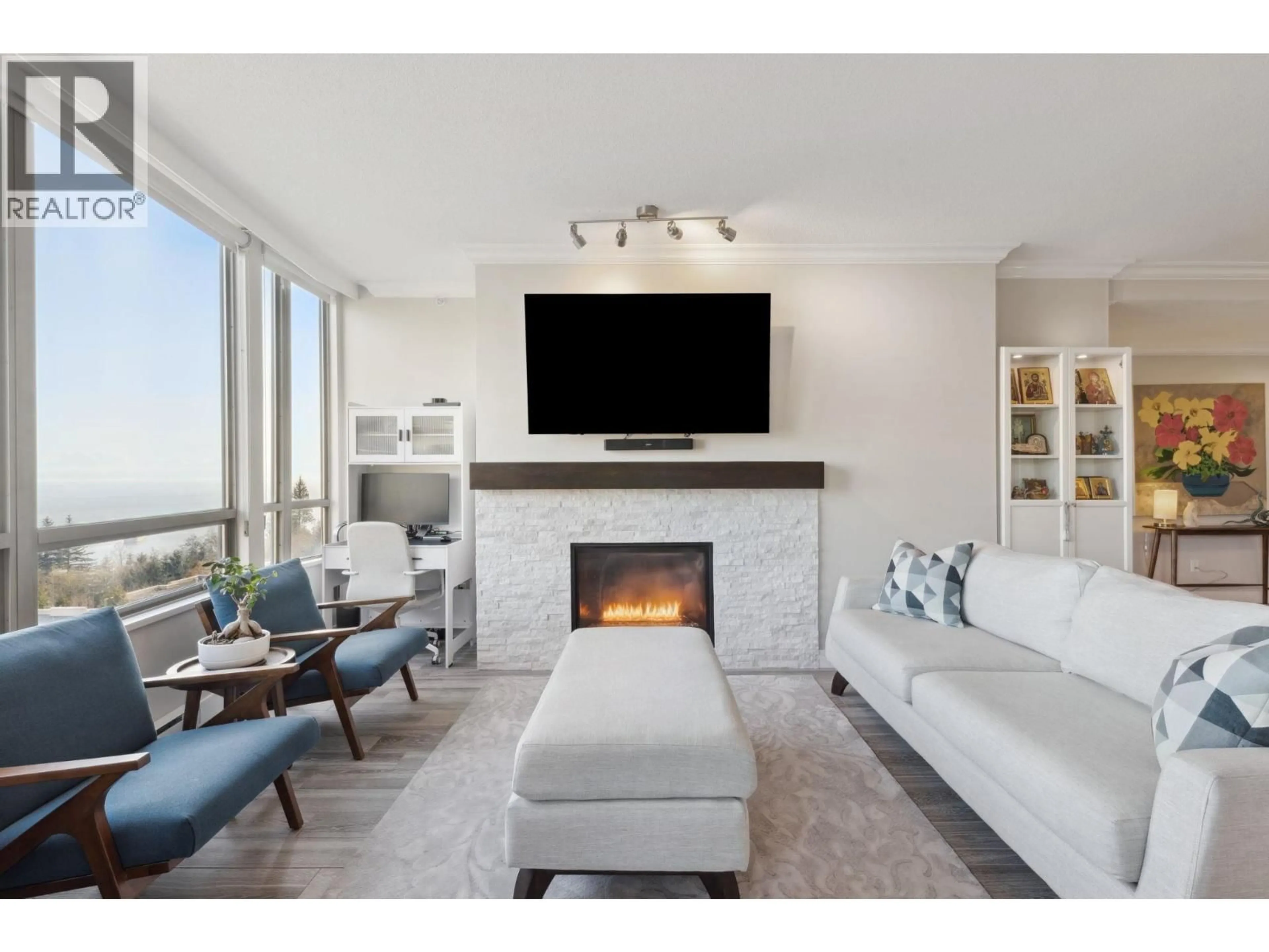 Living room with furniture, unknown for 302 - 3131 DEER RIDGE DRIVE, West Vancouver British Columbia V7S4W1