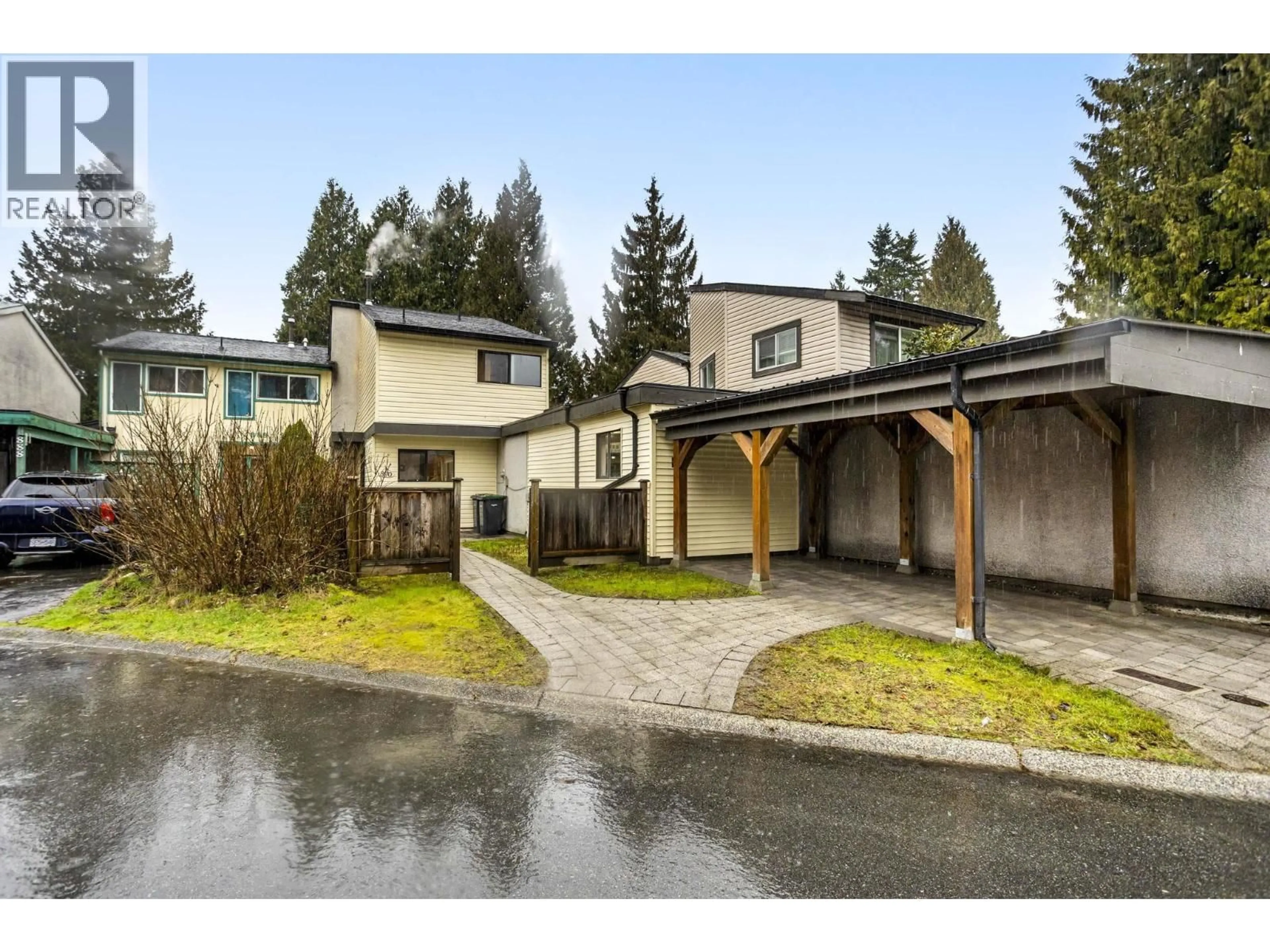 A pic from outside/outdoor area/front of a property/back of a property/a pic from drone, street for 890 PINEBROOK PLACE, Coquitlam British Columbia V3C4B9