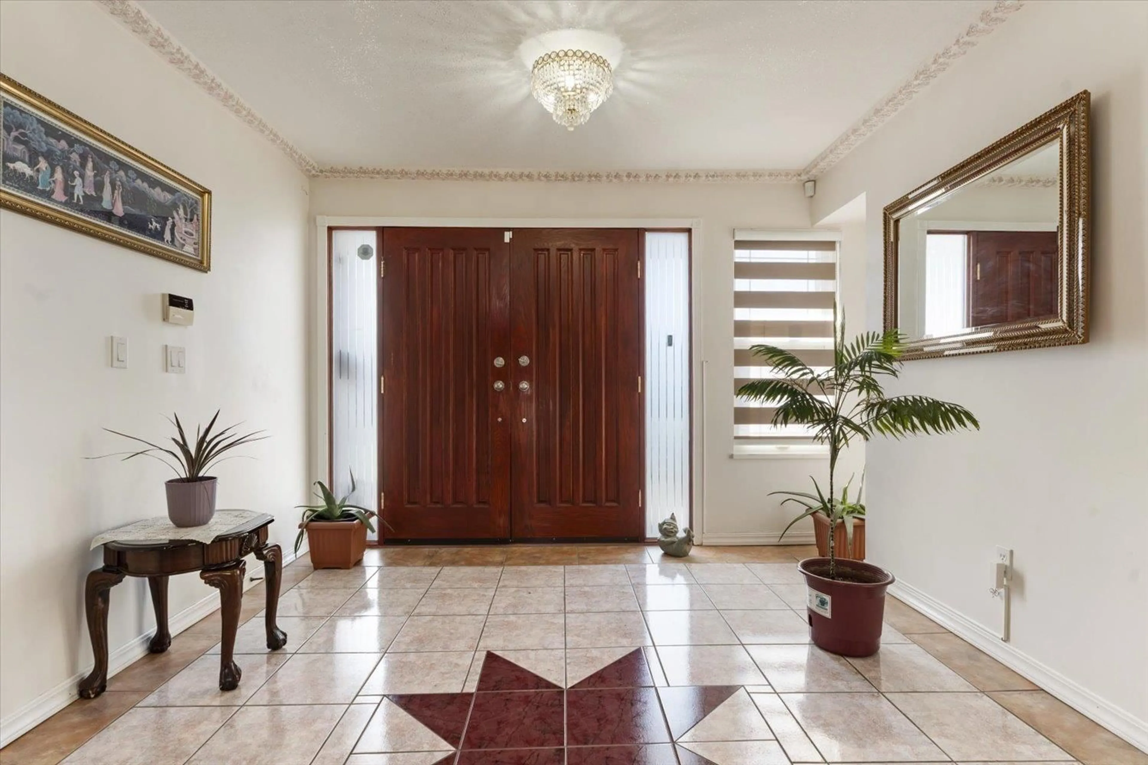 Indoor foyer for 31301 RIDGEVIEW DRIVE, Abbotsford British Columbia V2T6N5