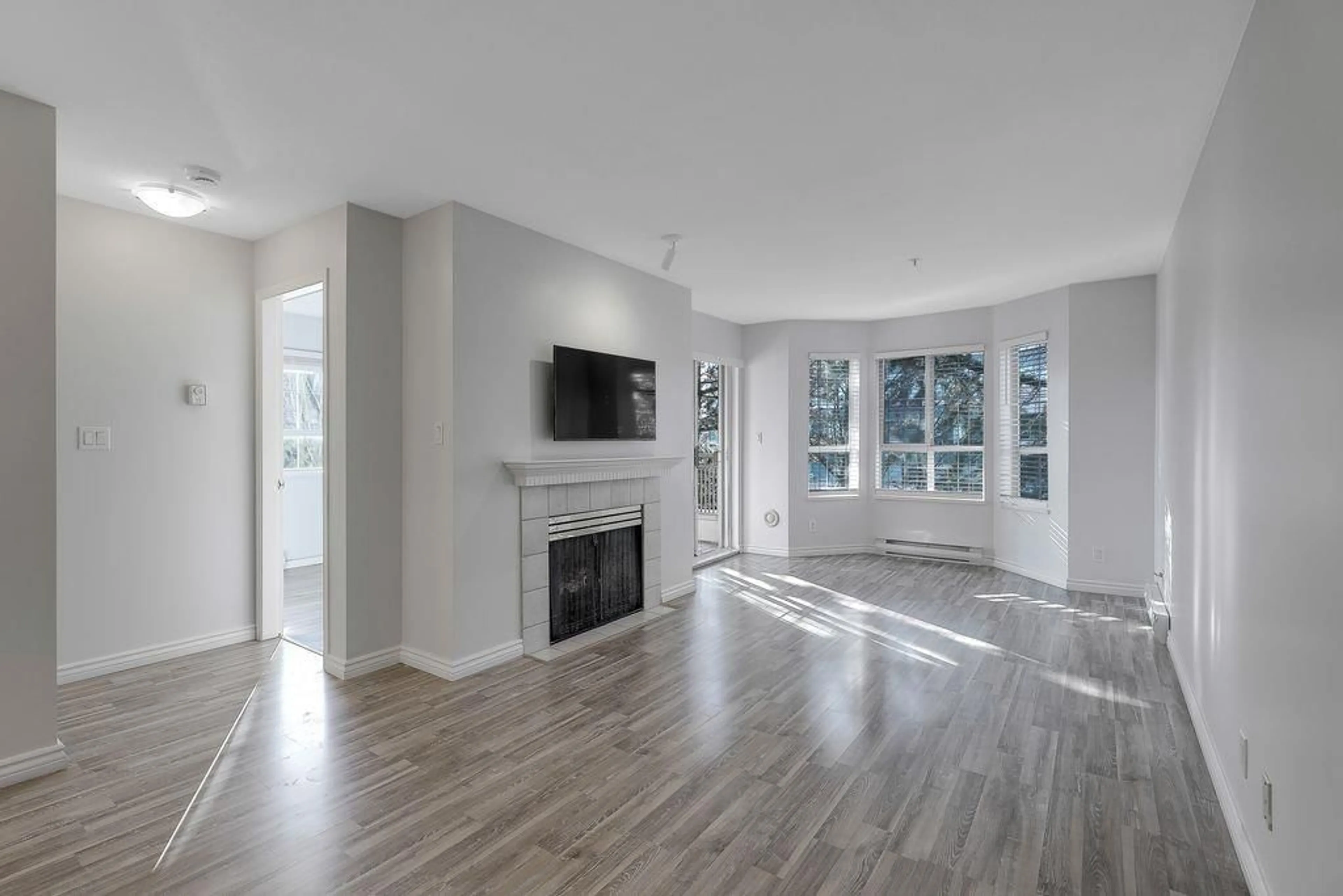 Living room with furniture, unknown for 319 - 15268 105 AVENUE, Surrey British Columbia V3R0W8