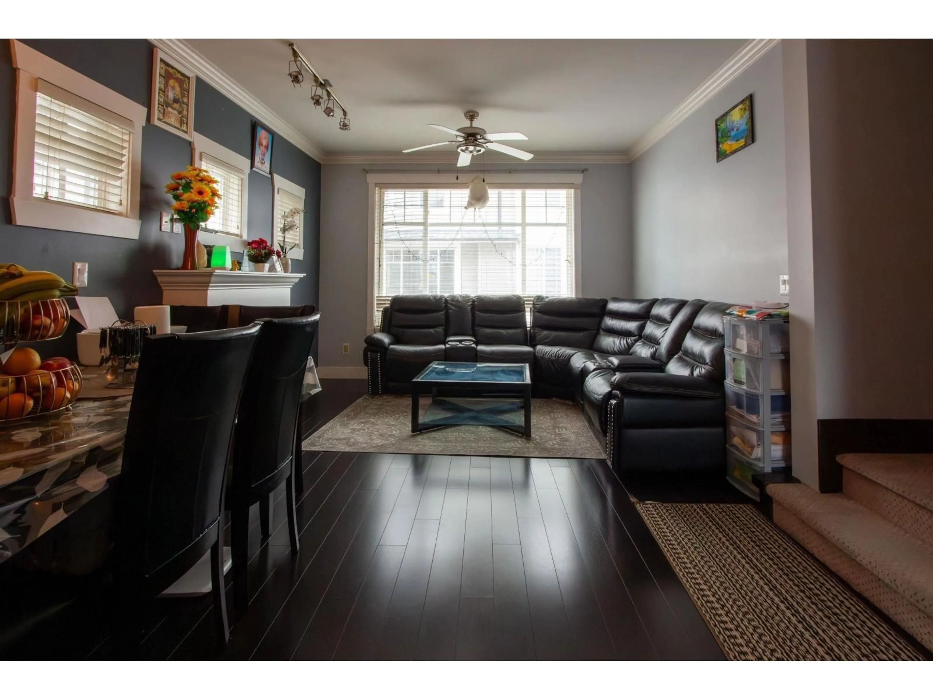 Living room with furniture, wood/laminate floor for 62 - 7156 144 STREET, Surrey British Columbia V3W1V5