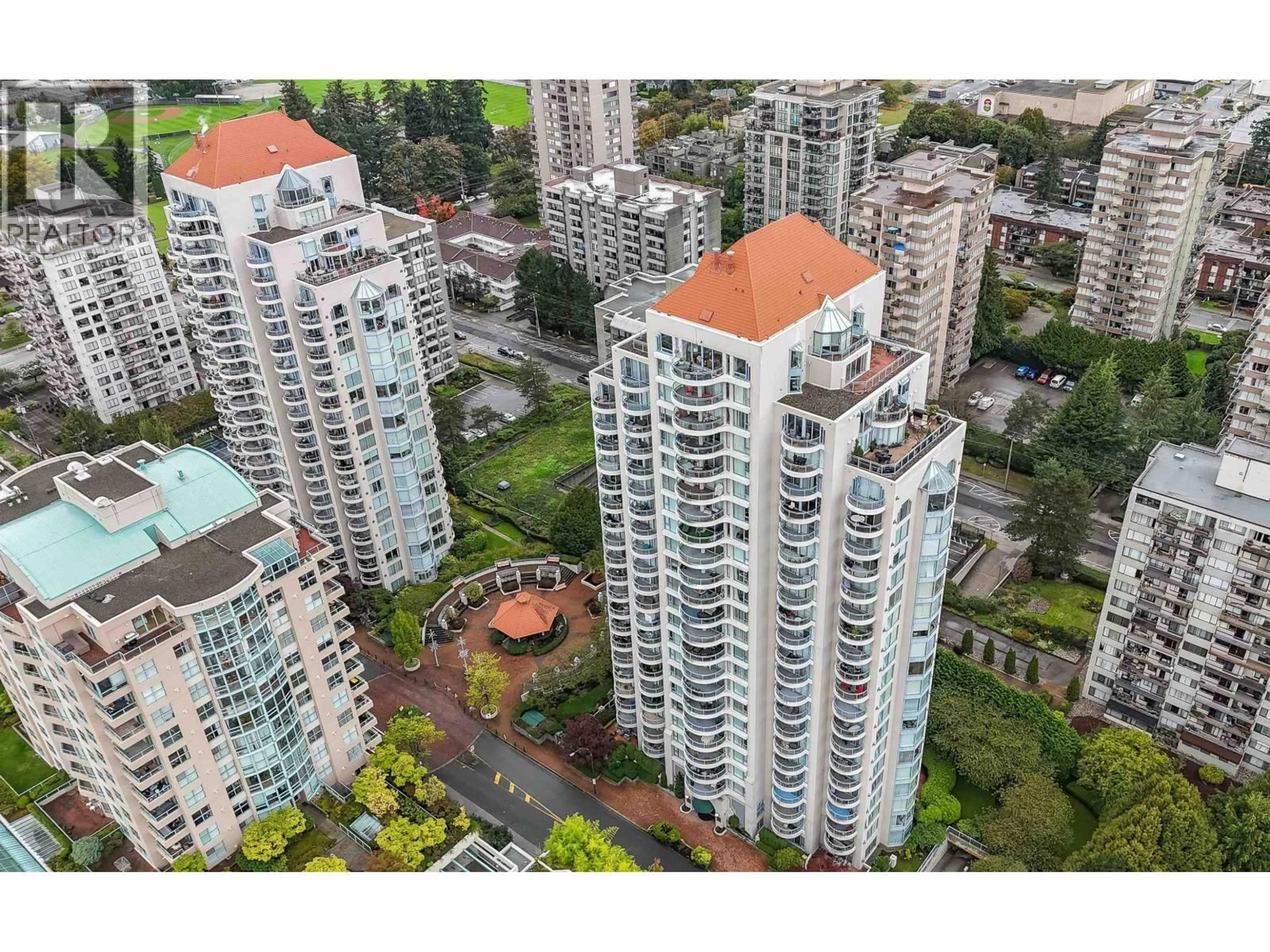 A pic from outside/outdoor area/front of a property/back of a property/a pic from drone, city buildings view from balcony for 702 - 719 PRINCESS STREET, New Westminster British Columbia V3M6T9