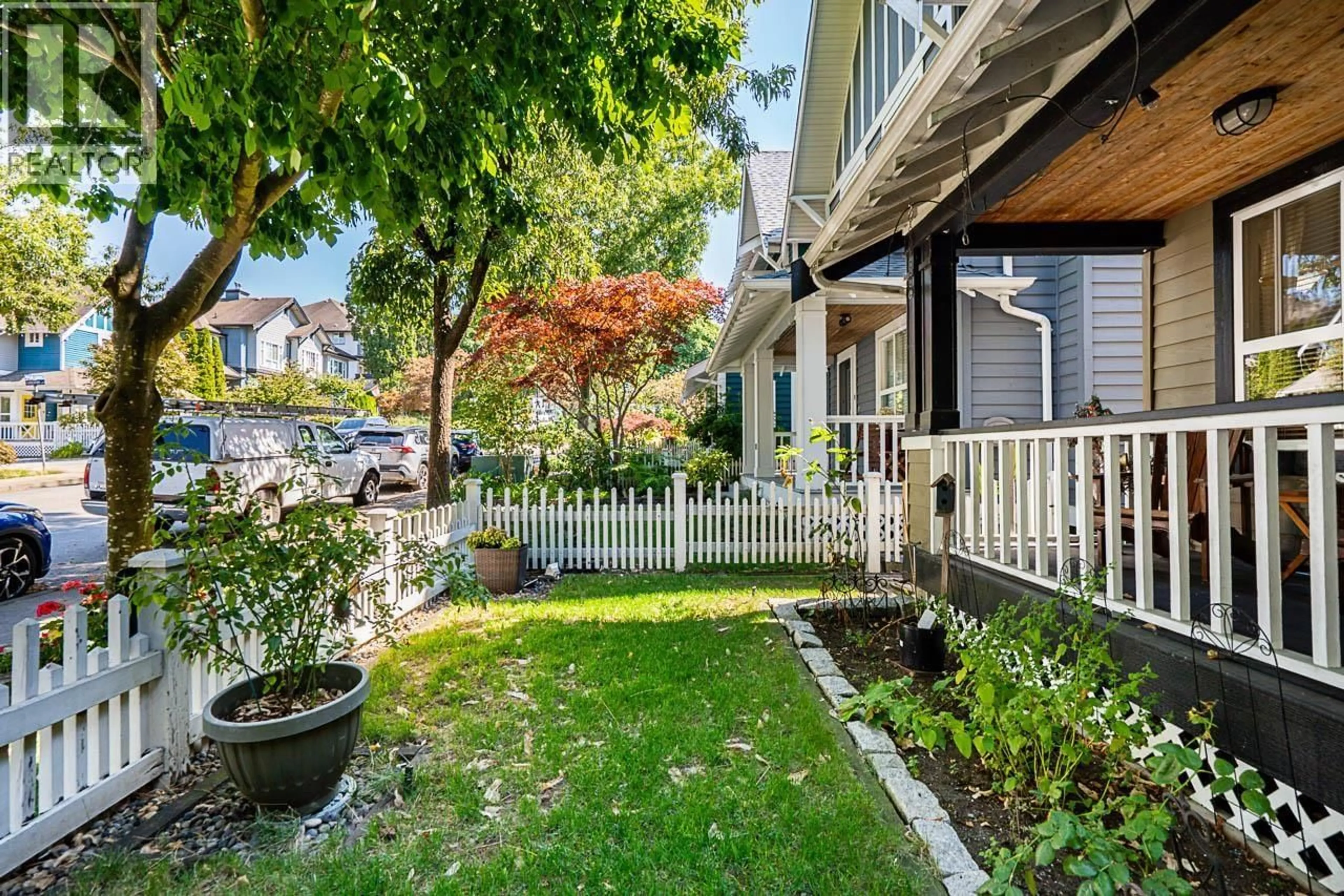 Patio, street for 132 STAR CRESCENT, New Westminster British Columbia V3M6X5