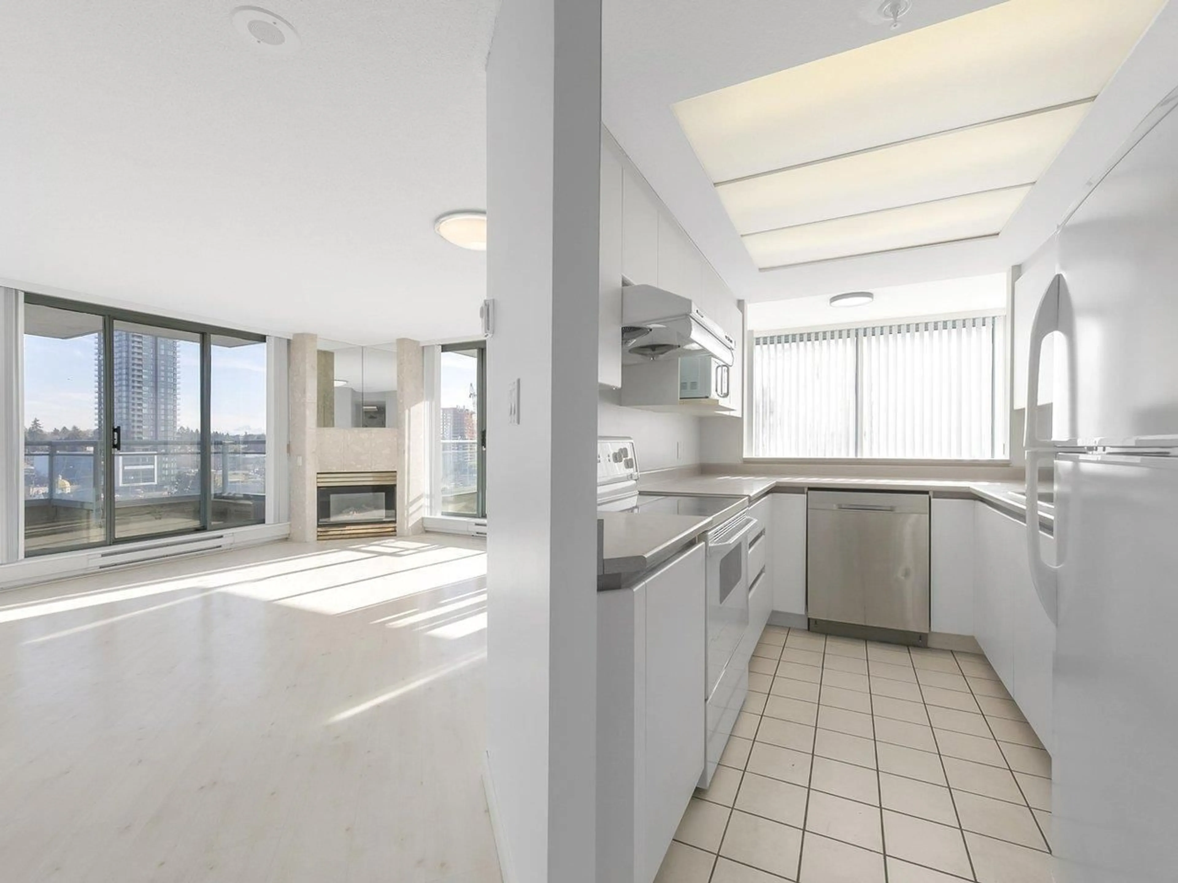 Standard kitchen, unknown for 1301 - 13383 108 AVENUE, Surrey British Columbia V3T5T6