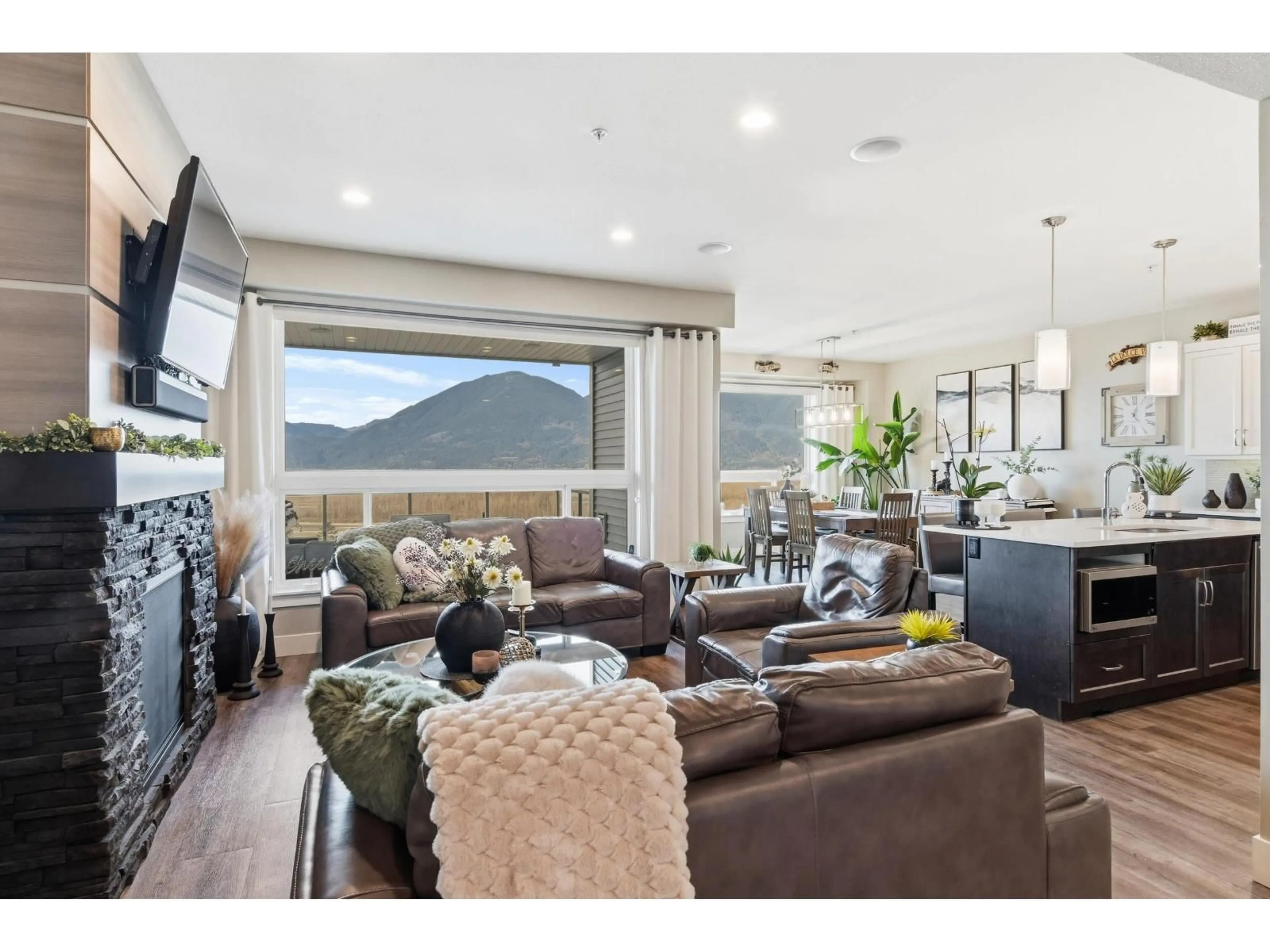 Living room with furniture, unknown for 21 - 43685 CHILLIWACK MOUNTAIN ROAD, Chilliwack British Columbia V2R0X5