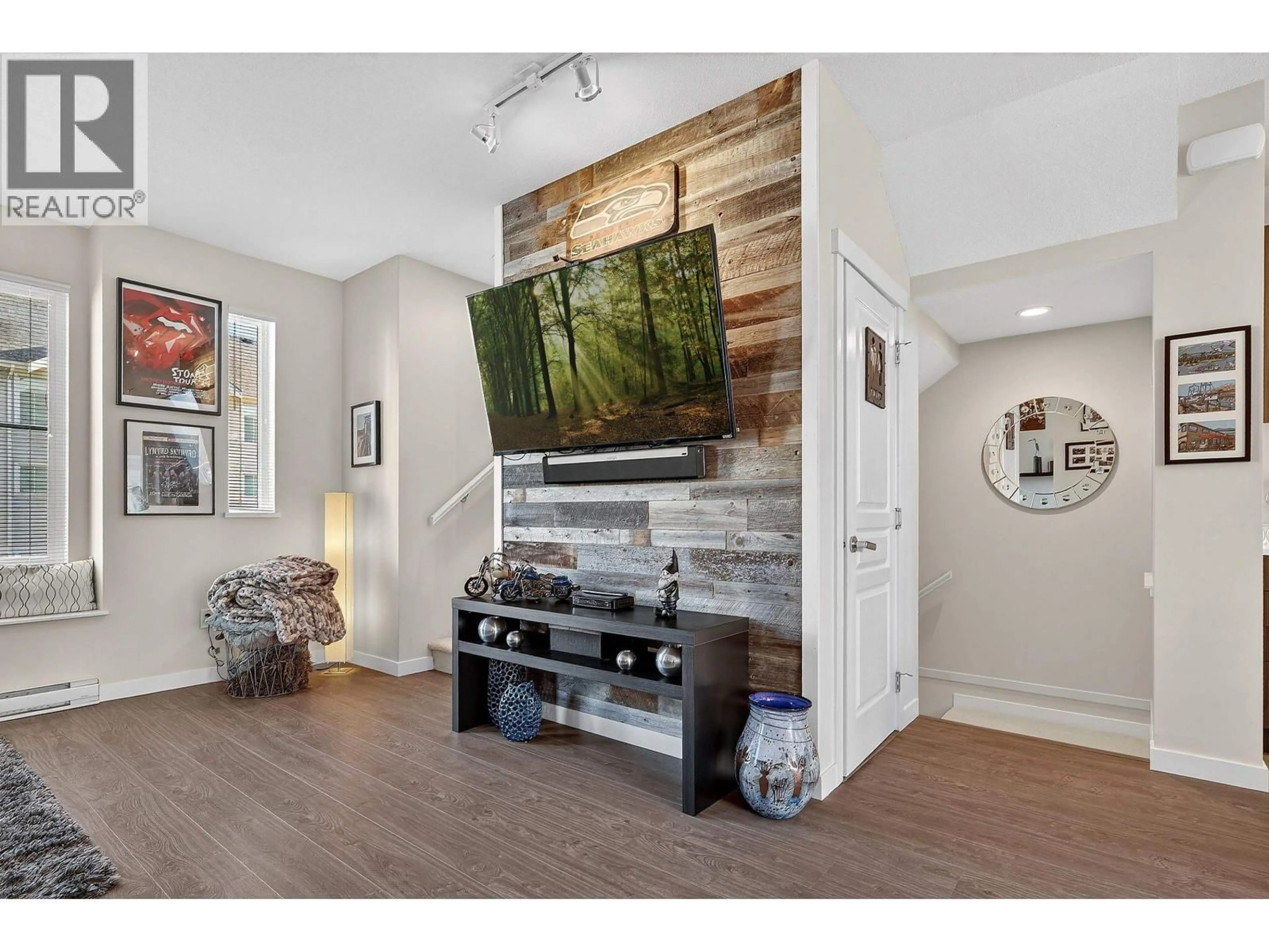 Indoor entryway for 20 - 5550 ADMIRAL WAY, Ladner British Columbia V4K0C4