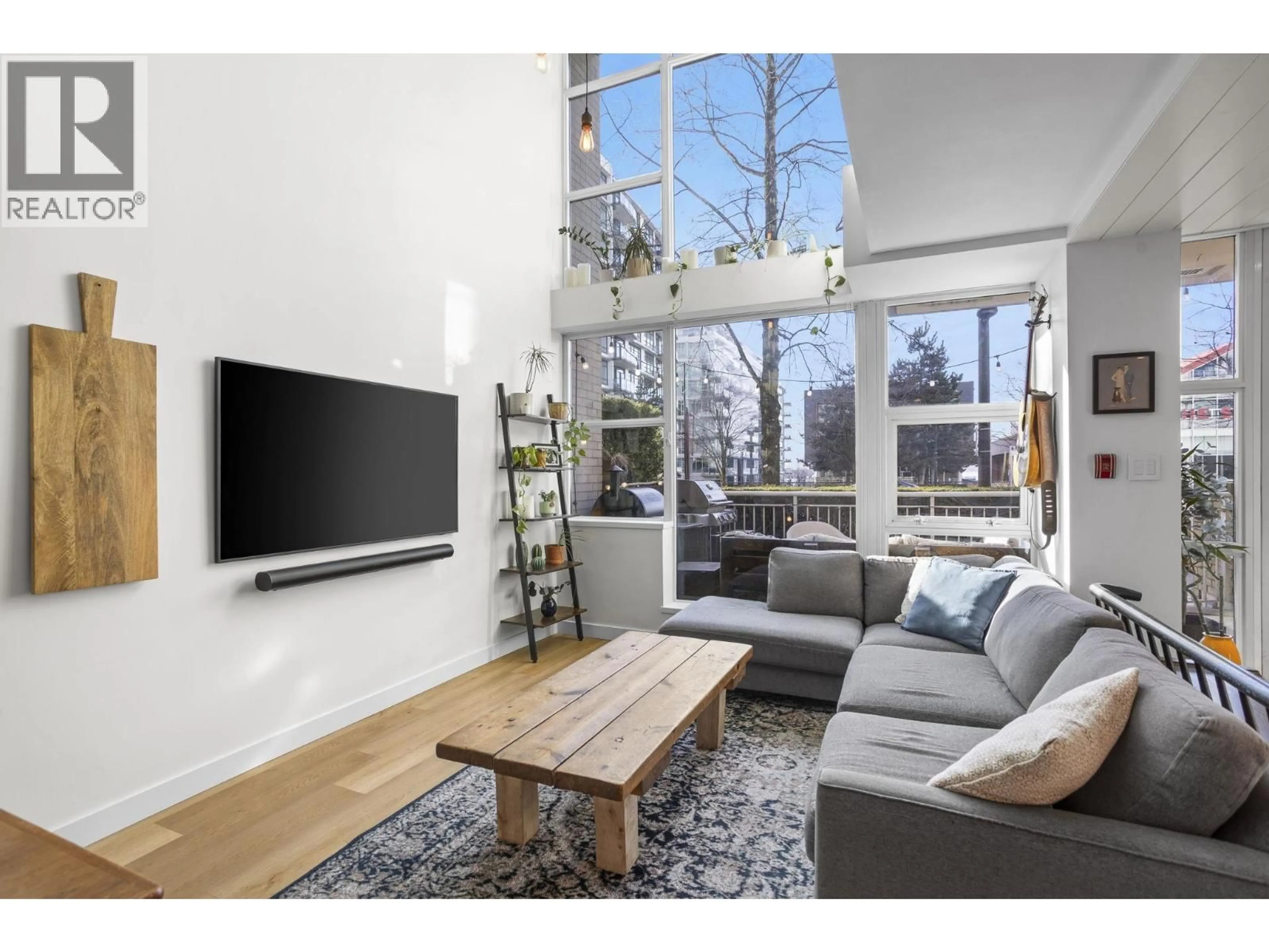 Living room with furniture, wood/laminate floor for TH2 - 168 ESPLANADE AVENUE, North Vancouver British Columbia V7L4X8