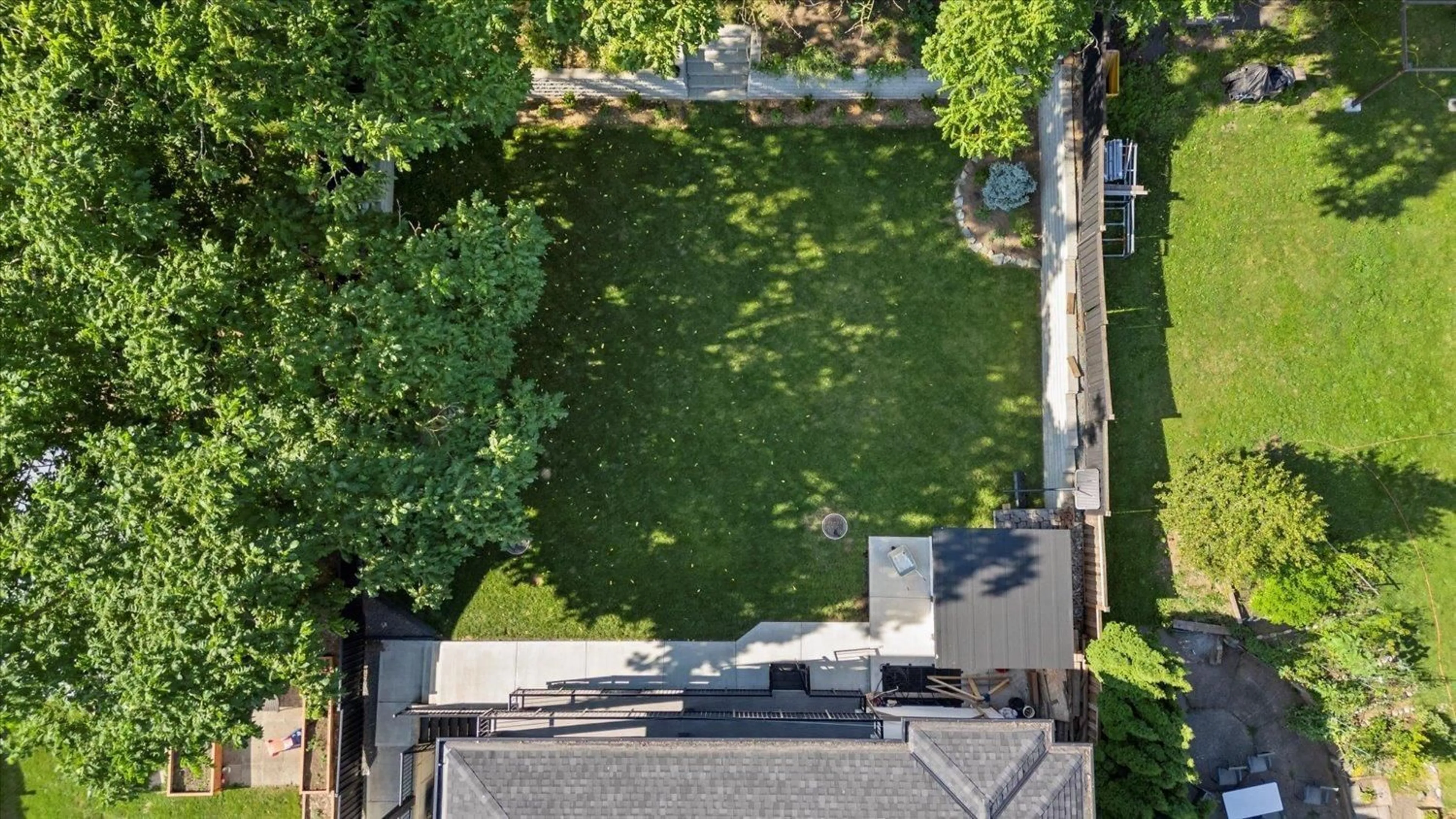A pic from outside/outdoor area/front of a property/back of a property/a pic from drone, street for 35275 DELAIR ROAD, Abbotsford British Columbia V3G2E2