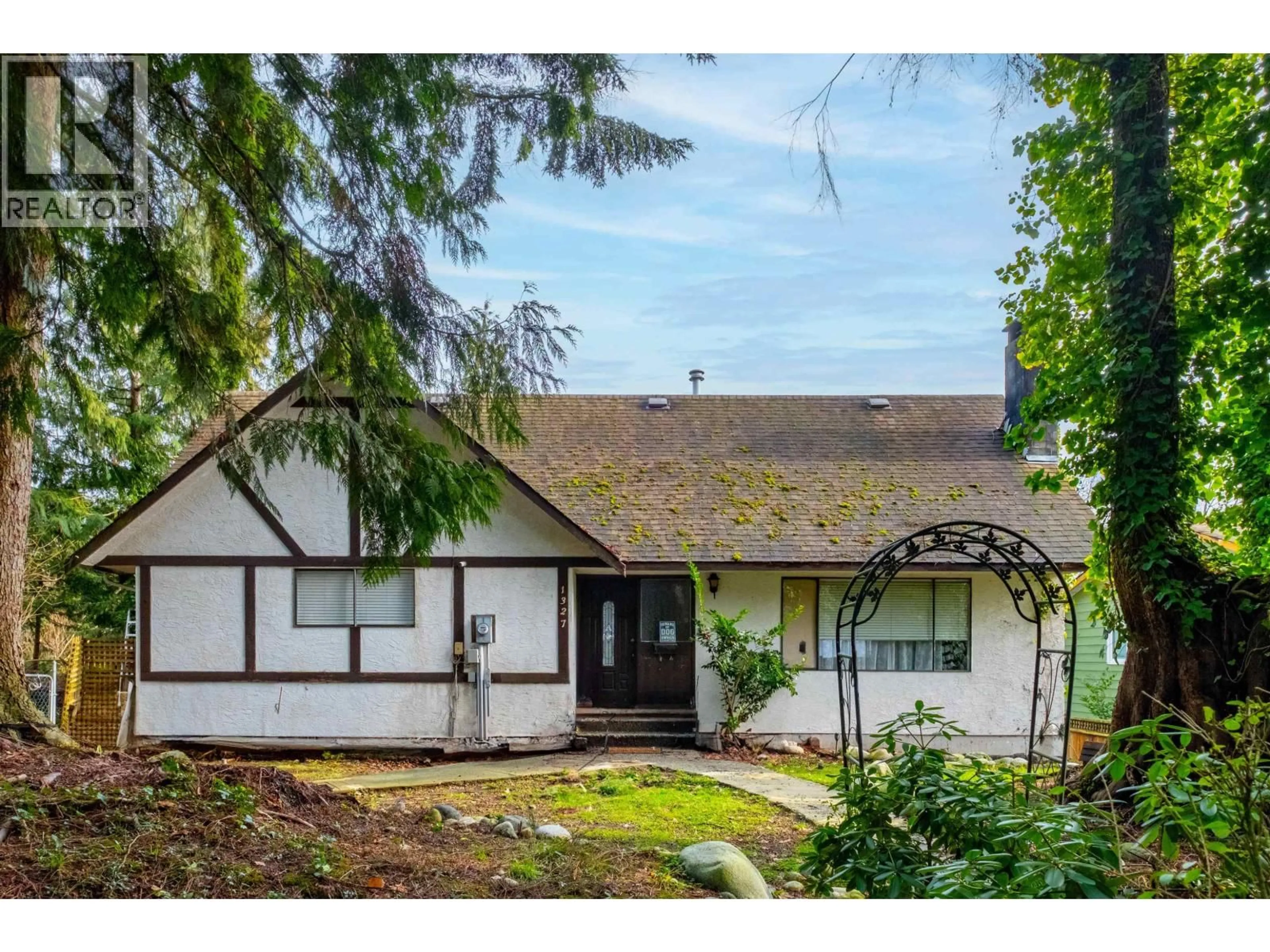 A pic from outside/outdoor area/front of a property/back of a property/a pic from drone, street for 1327 NESTOR STREET, Coquitlam British Columbia V3E1V5