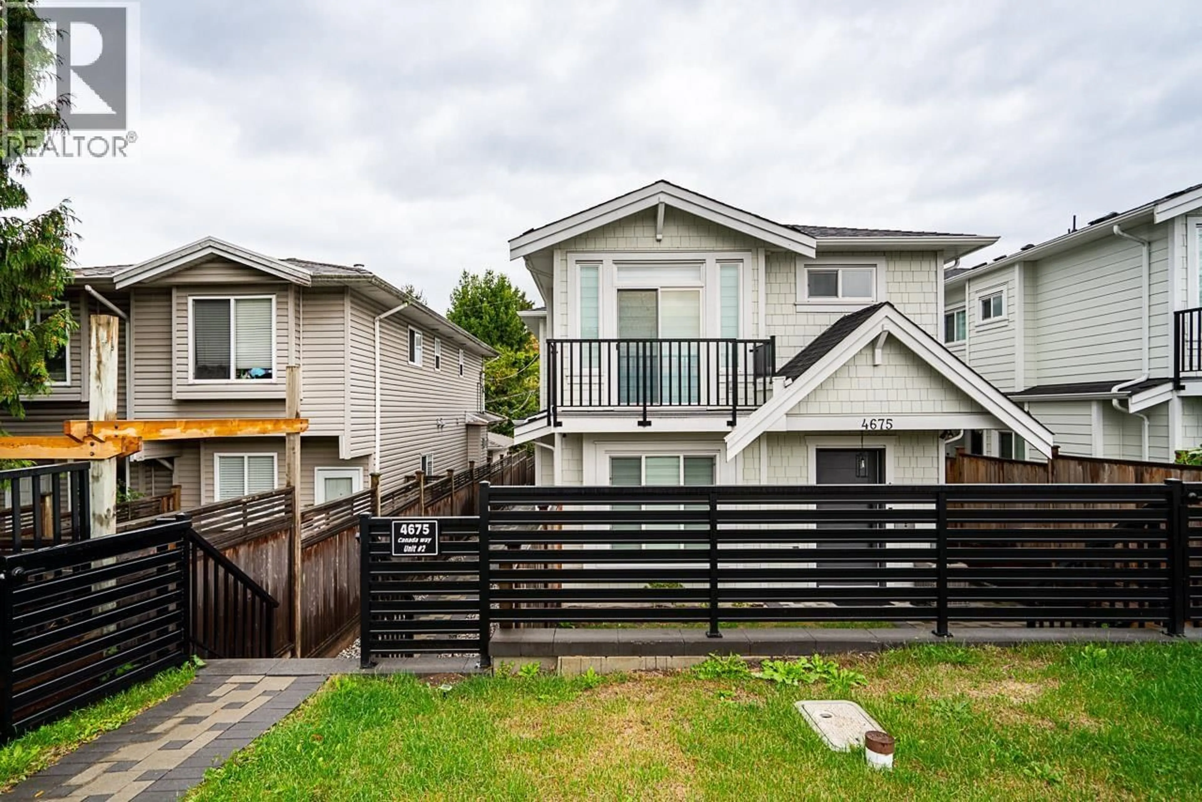 Home with vinyl exterior material, street for #2 - 4675 CANADA WAY, Burnaby British Columbia V5G1K9