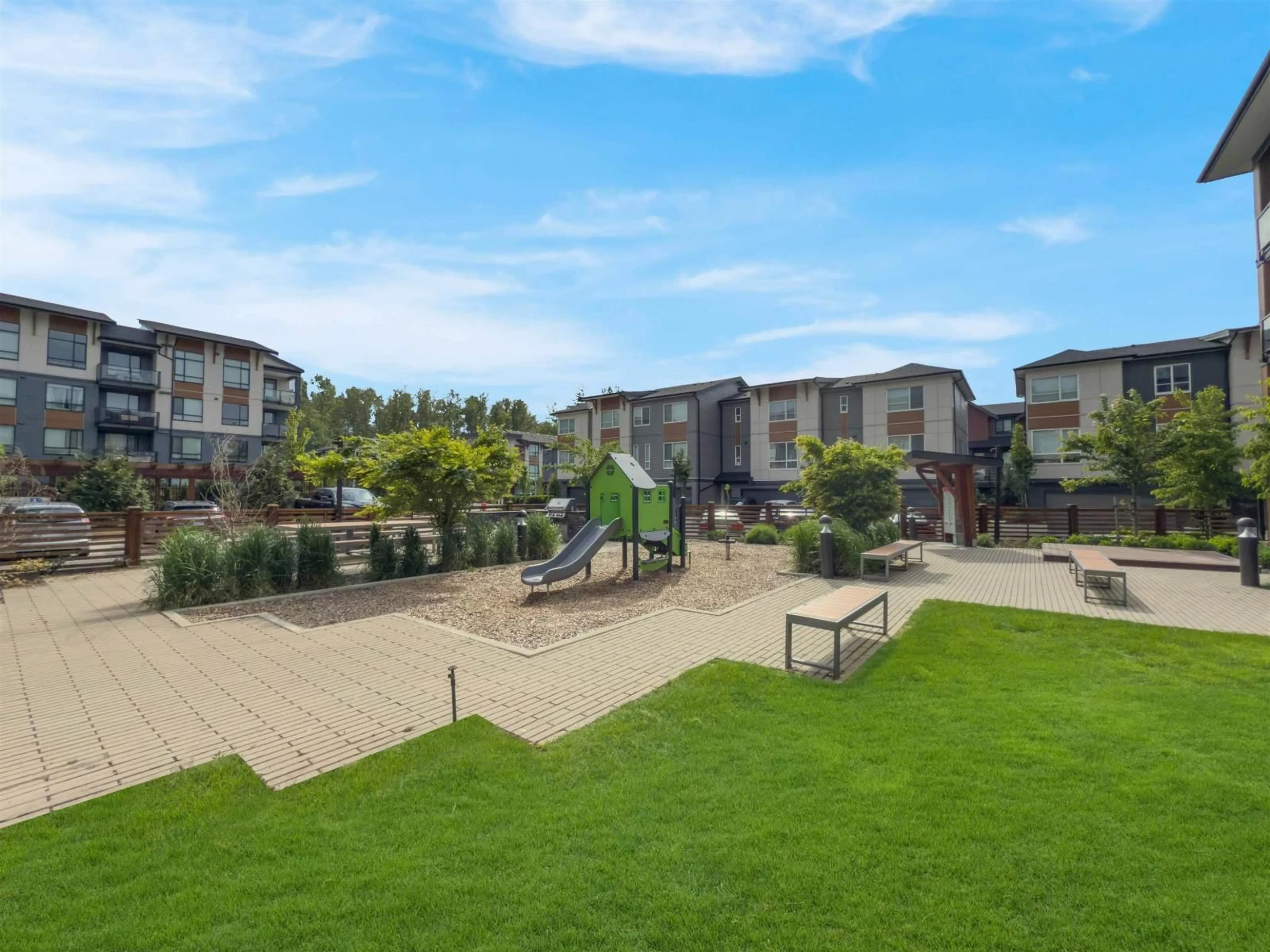 A pic from outside/outdoor area/front of a property/back of a property/a pic from drone, mountain view for 209 - 19935 75A AVENUE, Langley British Columbia V2Y4L6