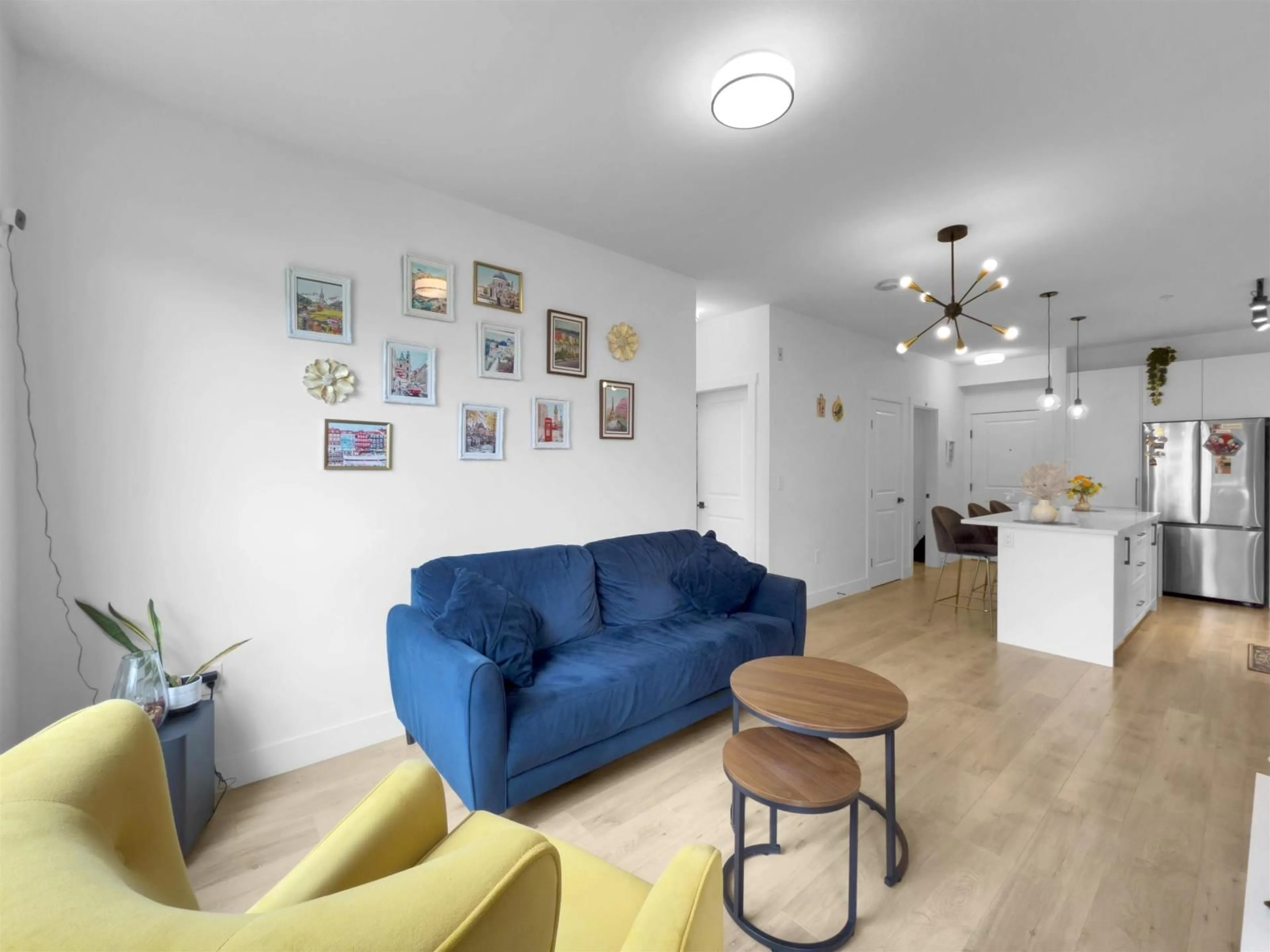 Living room with furniture, unknown for 209 - 19935 75A AVENUE, Langley British Columbia V2Y4L6