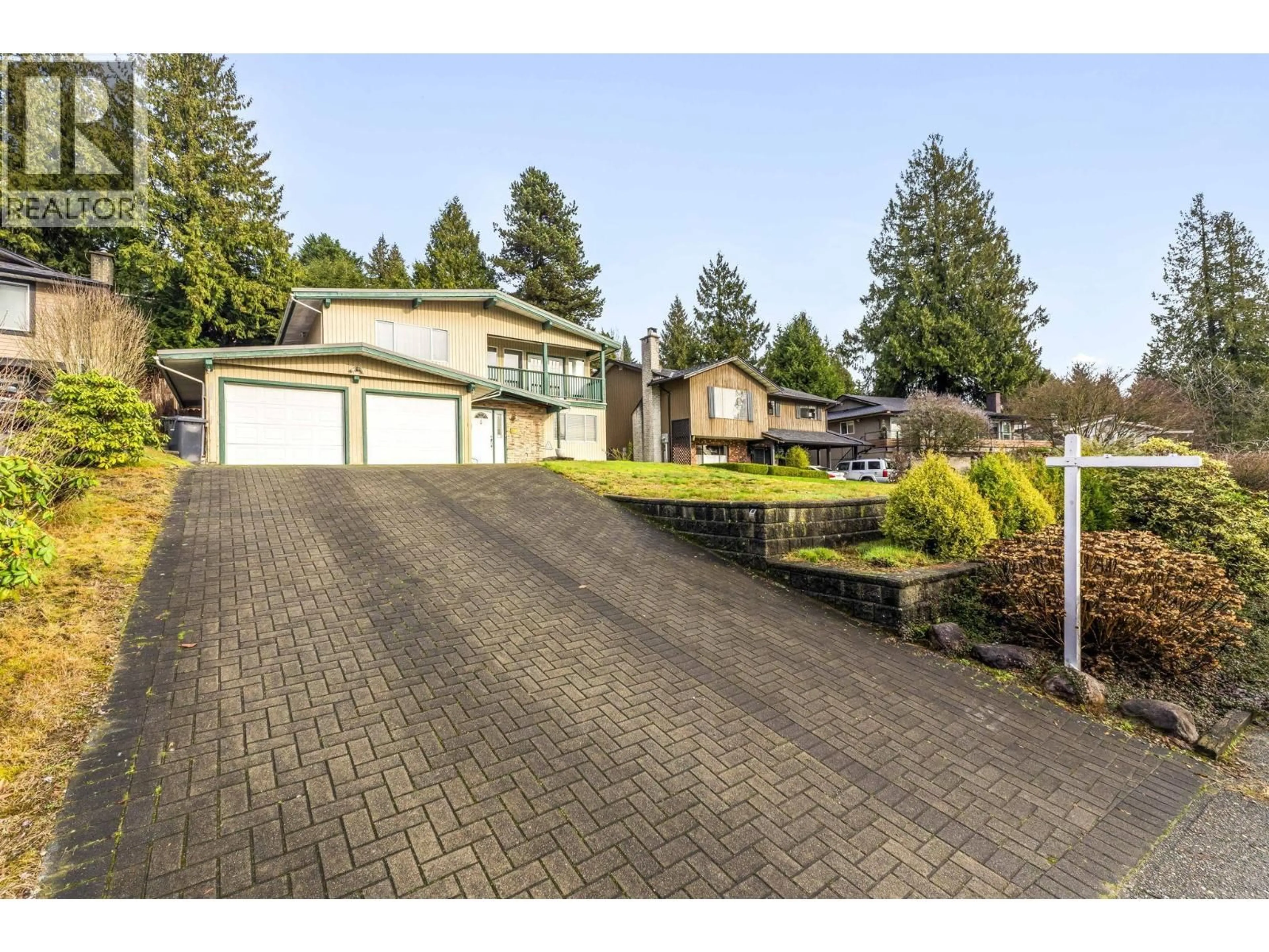A pic from outside/outdoor area/front of a property/back of a property/a pic from drone, street for 317 GLOUCESTER COURT, Coquitlam British Columbia V3K5S6