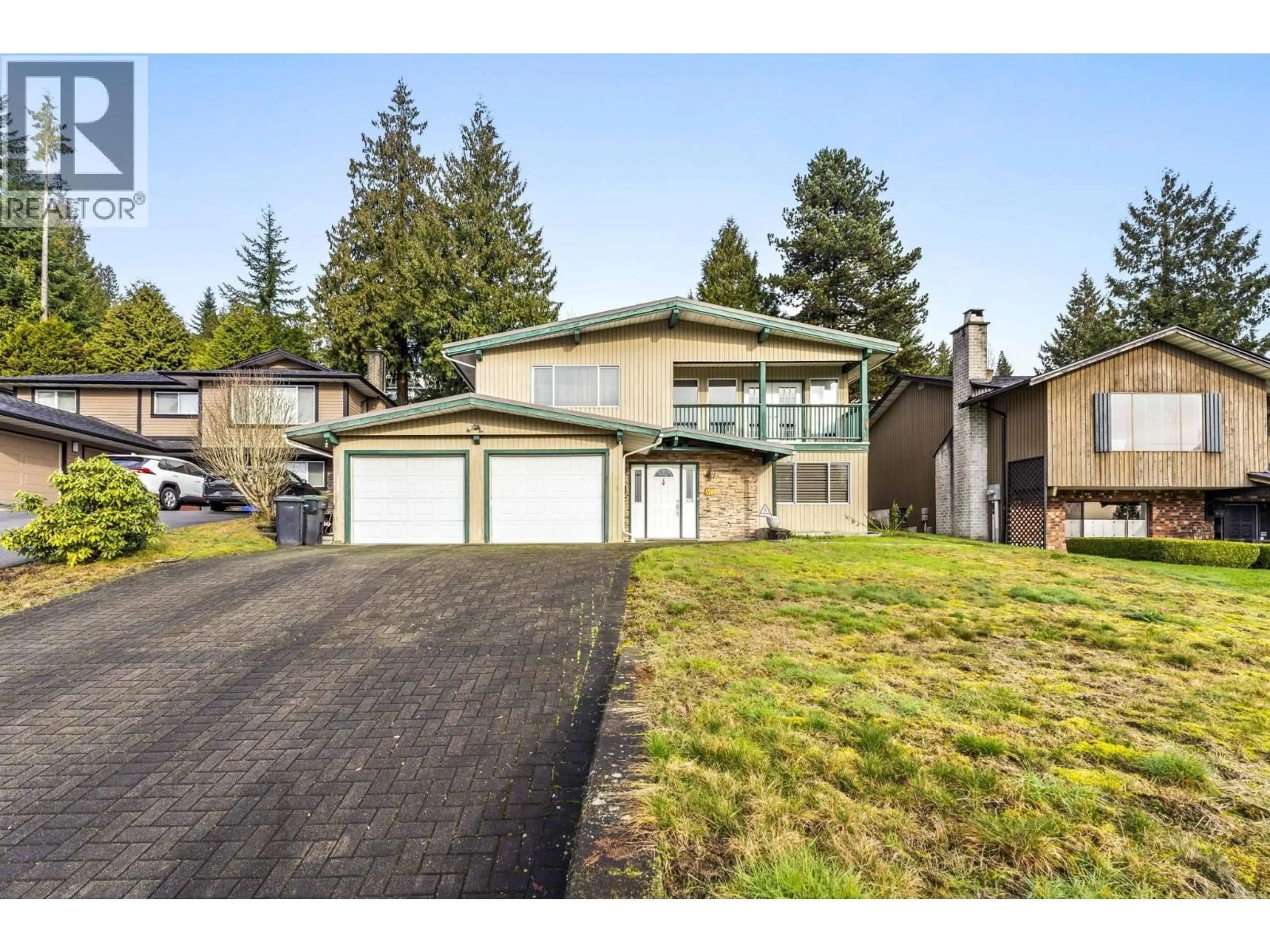 Home with vinyl exterior material, street for 317 GLOUCESTER COURT, Coquitlam British Columbia V3K5S6