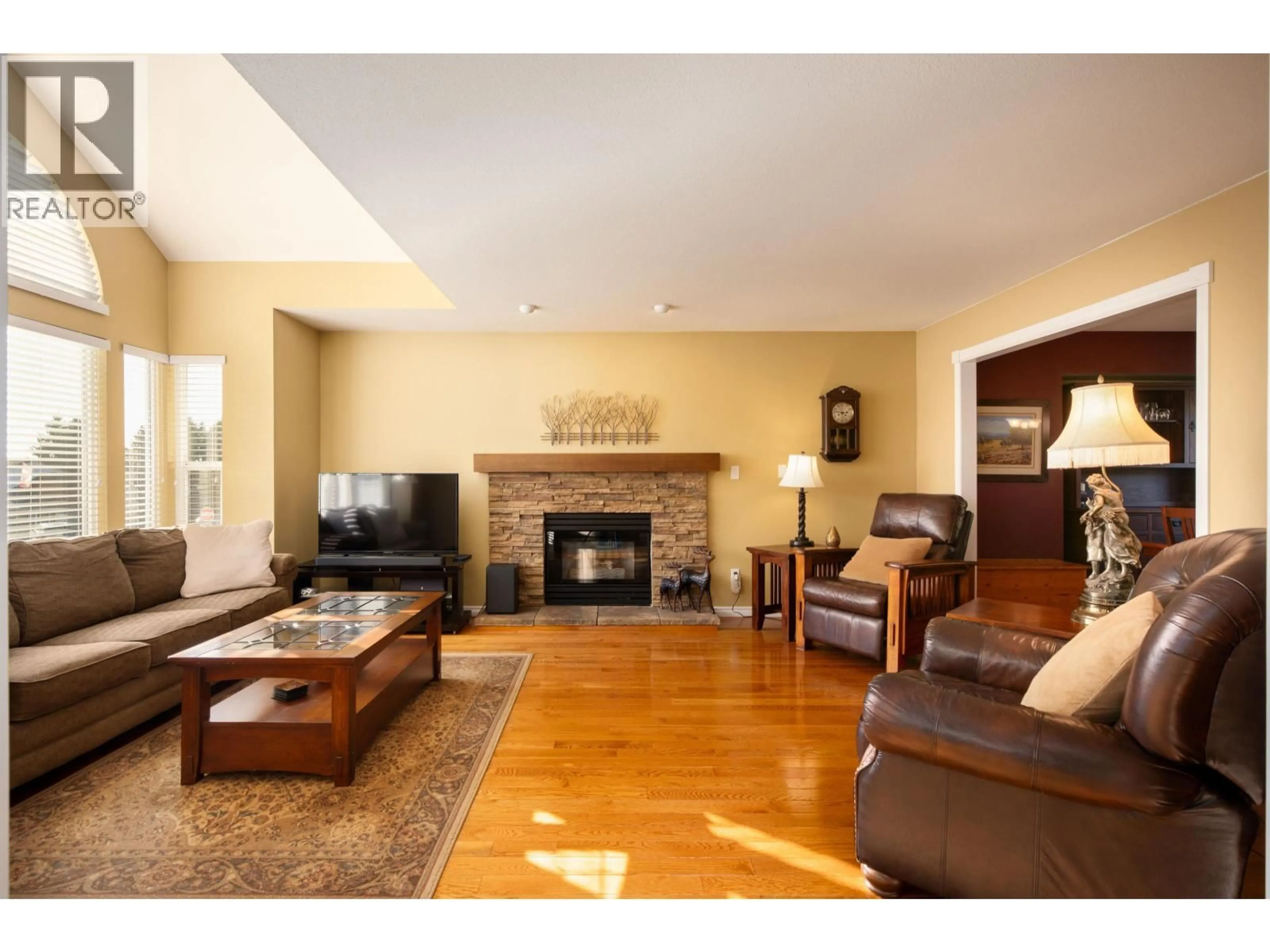 Living room with furniture, wood/laminate floor for 19031 MITCHELL ROAD, Pitt Meadows British Columbia V3Y2C3