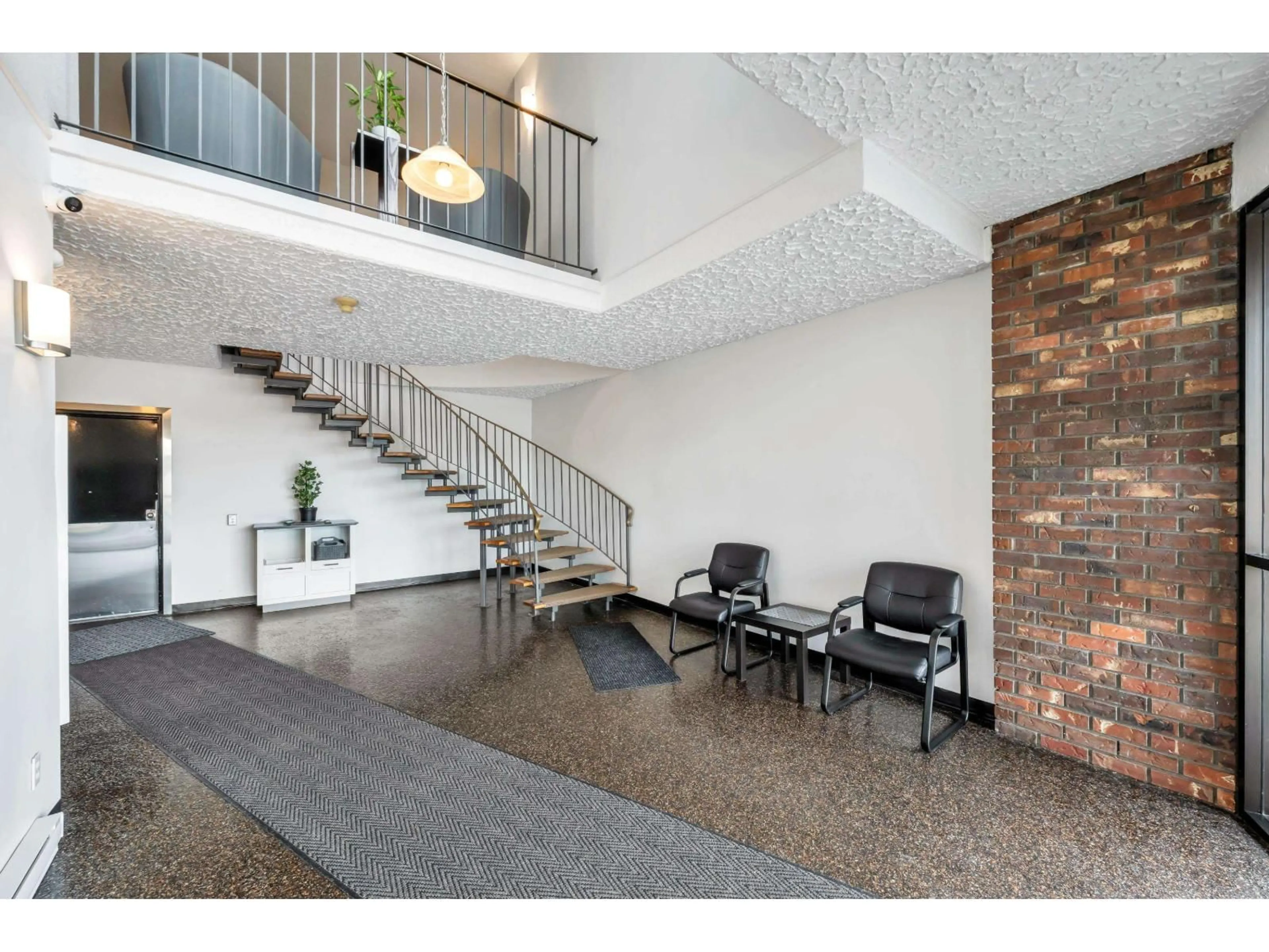 Indoor foyer for 204 - 32040 PEARDONVILLE ROAD, Abbotsford British Columbia V2T6N8