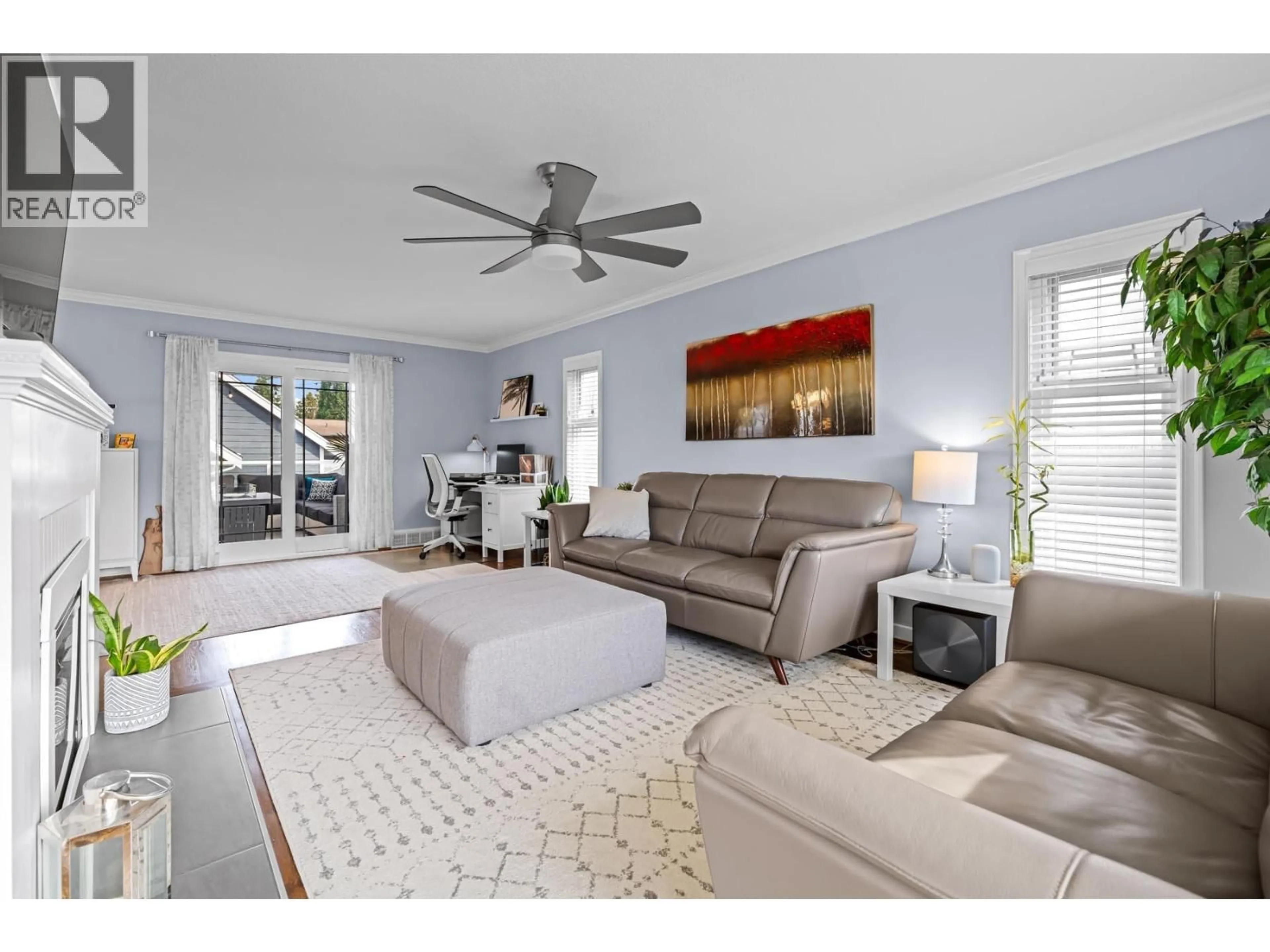 Living room with furniture, unknown for 921 FIFTH STREET, New Westminster British Columbia V3L2Y5