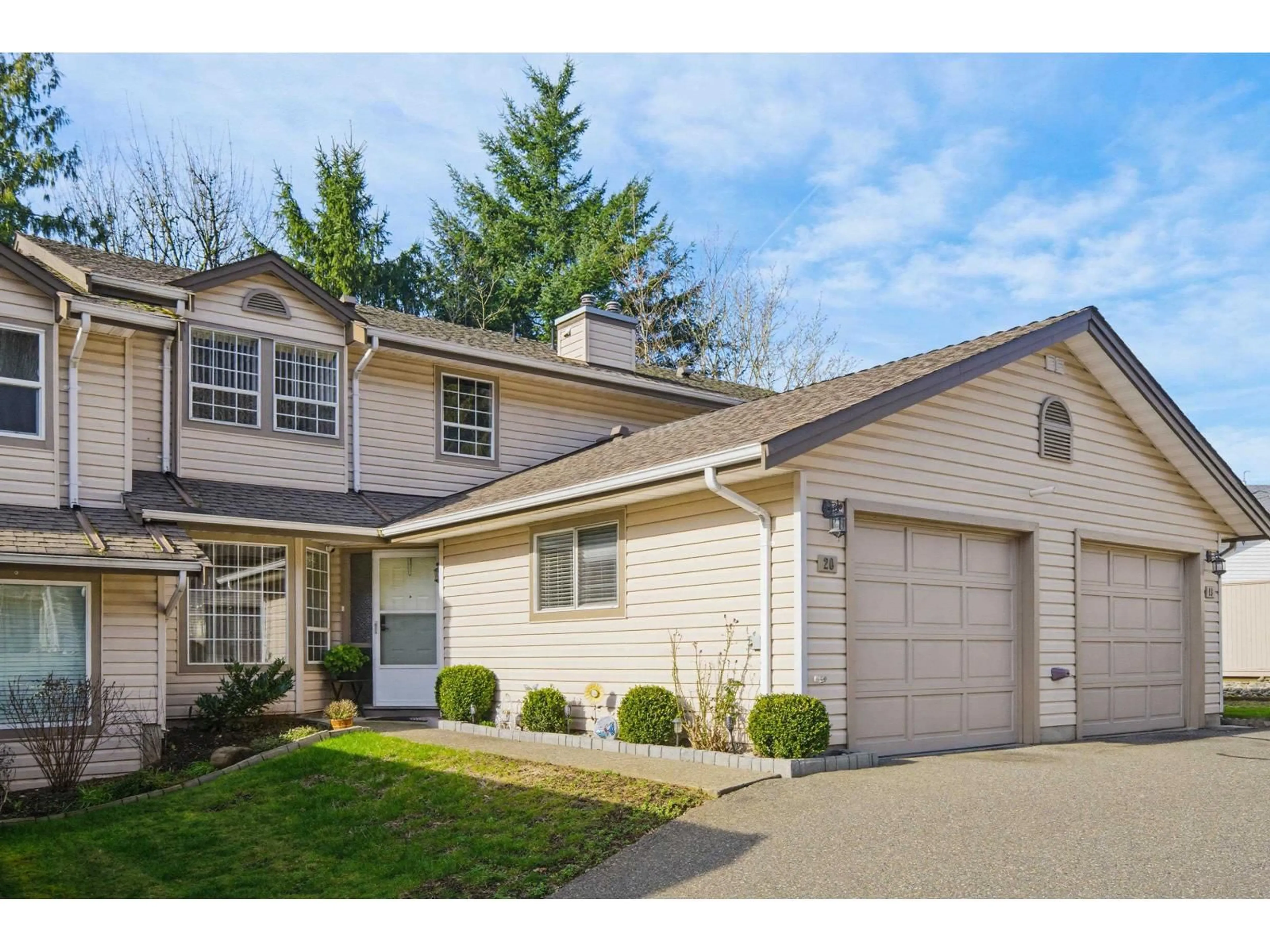 Home with vinyl exterior material, street for 20 - 2803 MARBLE HILL DRIVE, Abbotsford British Columbia V3G2Y4