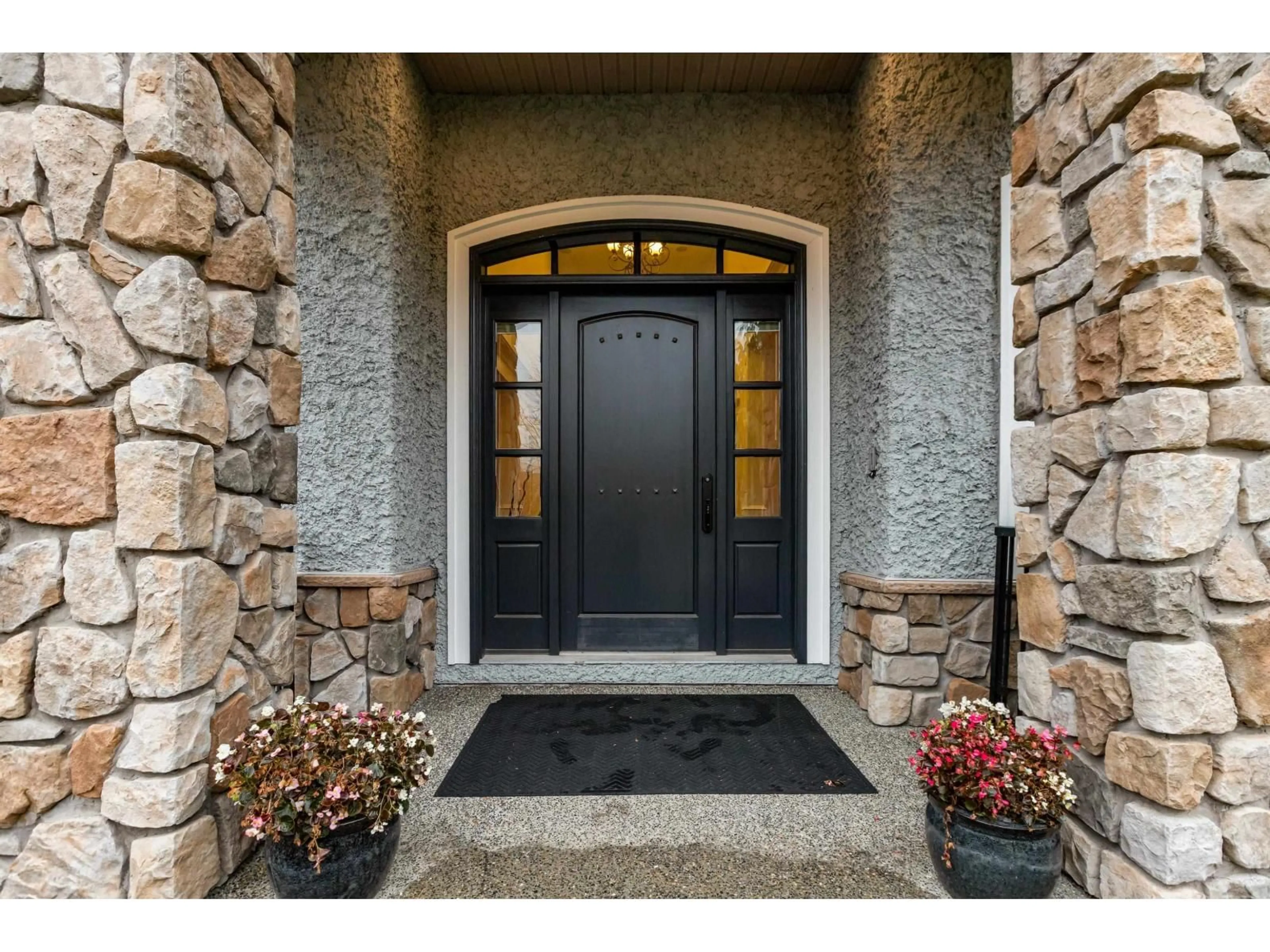 Indoor entryway for 15296 57 AVENUE, Surrey British Columbia V3S8R5