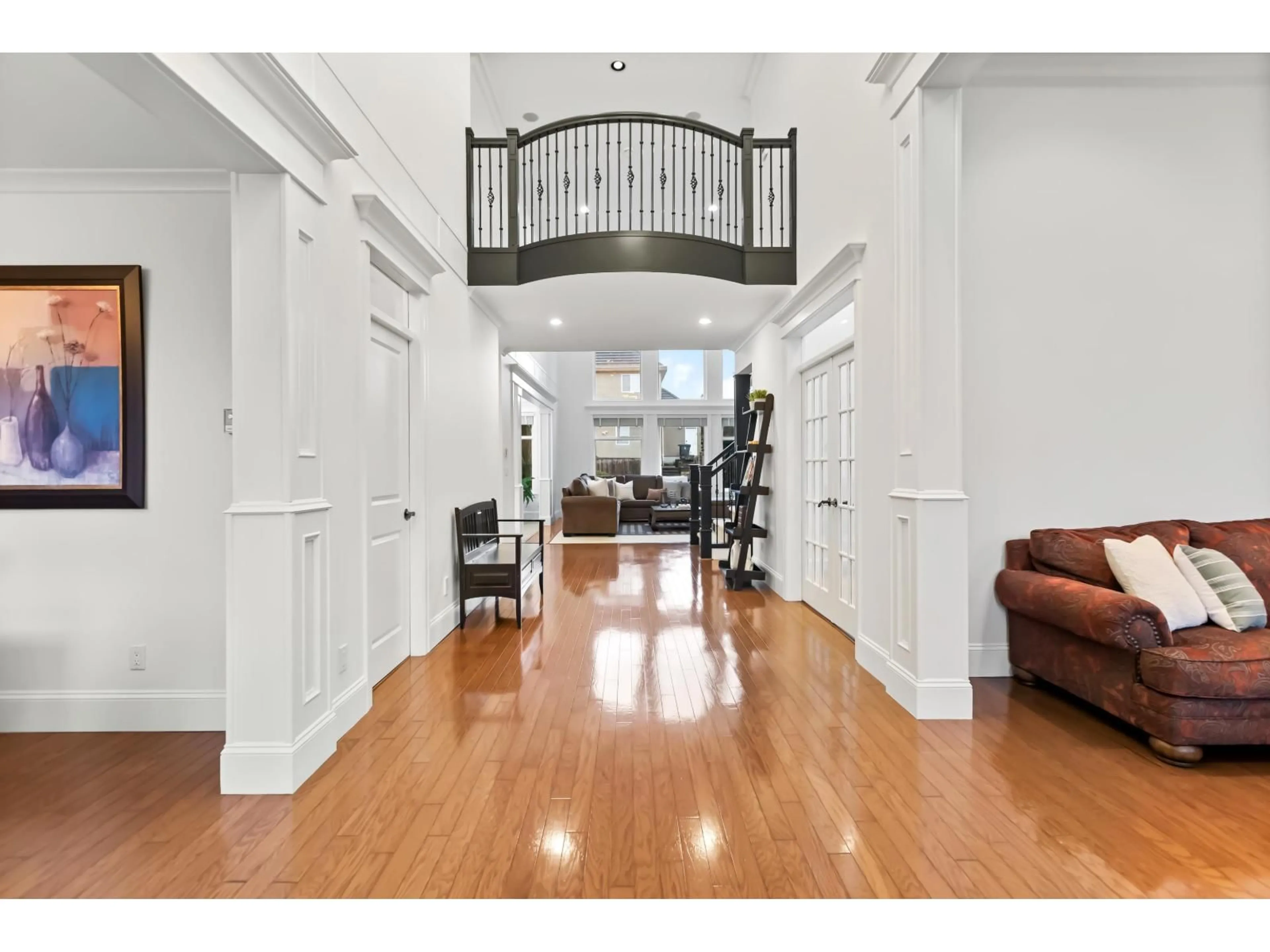 Indoor foyer for 15296 57 AVENUE, Surrey British Columbia V3S8R5