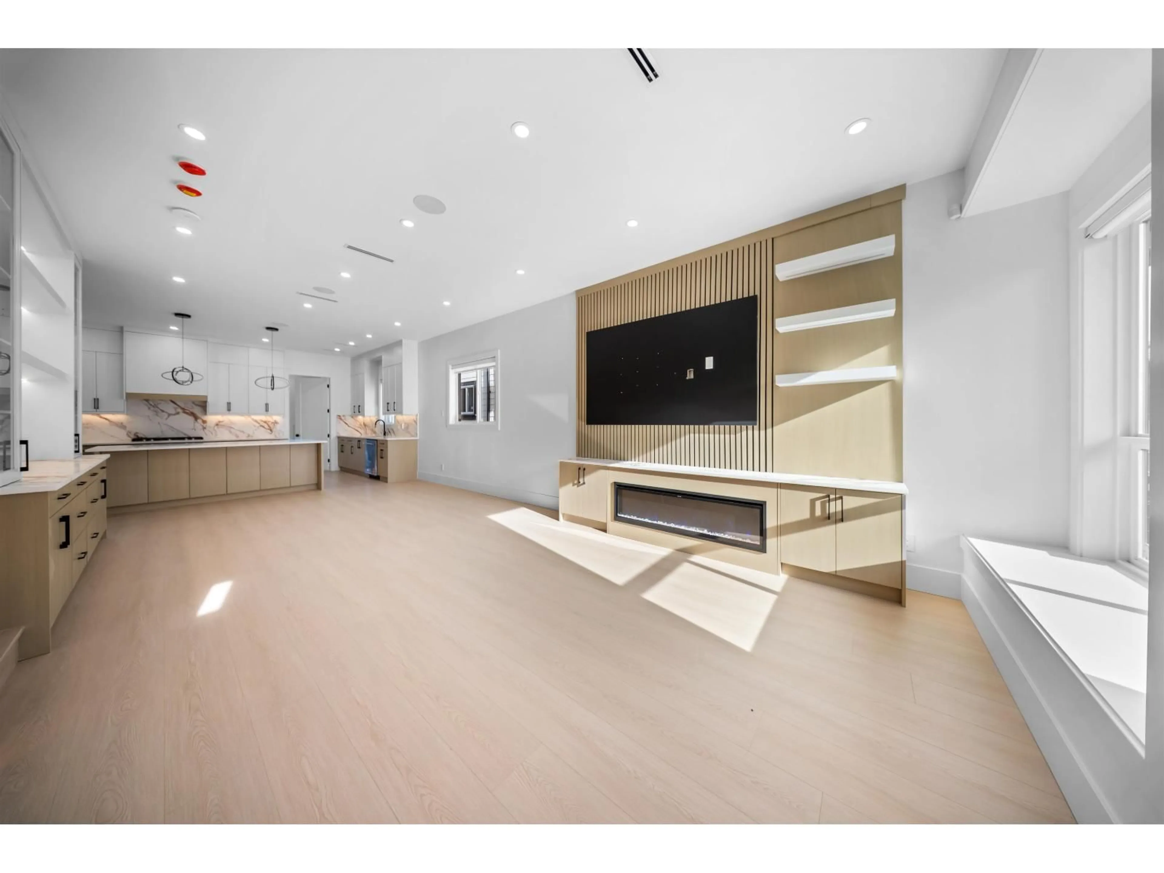 Unknown for 16473 20 AVENUE, Surrey British Columbia V3Z9M9