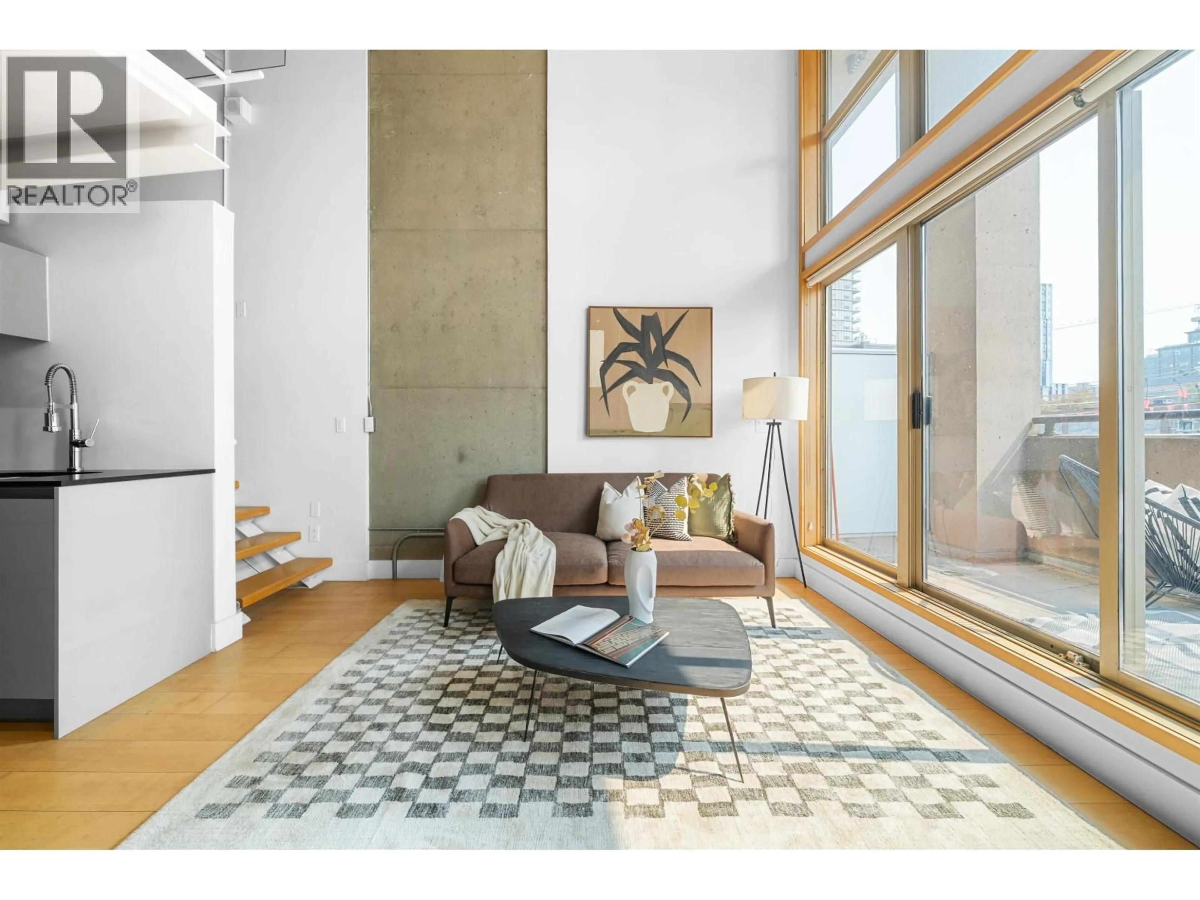 Indoor entryway for 413 - 1529 6TH AVENUE, Vancouver British Columbia V6J1R1