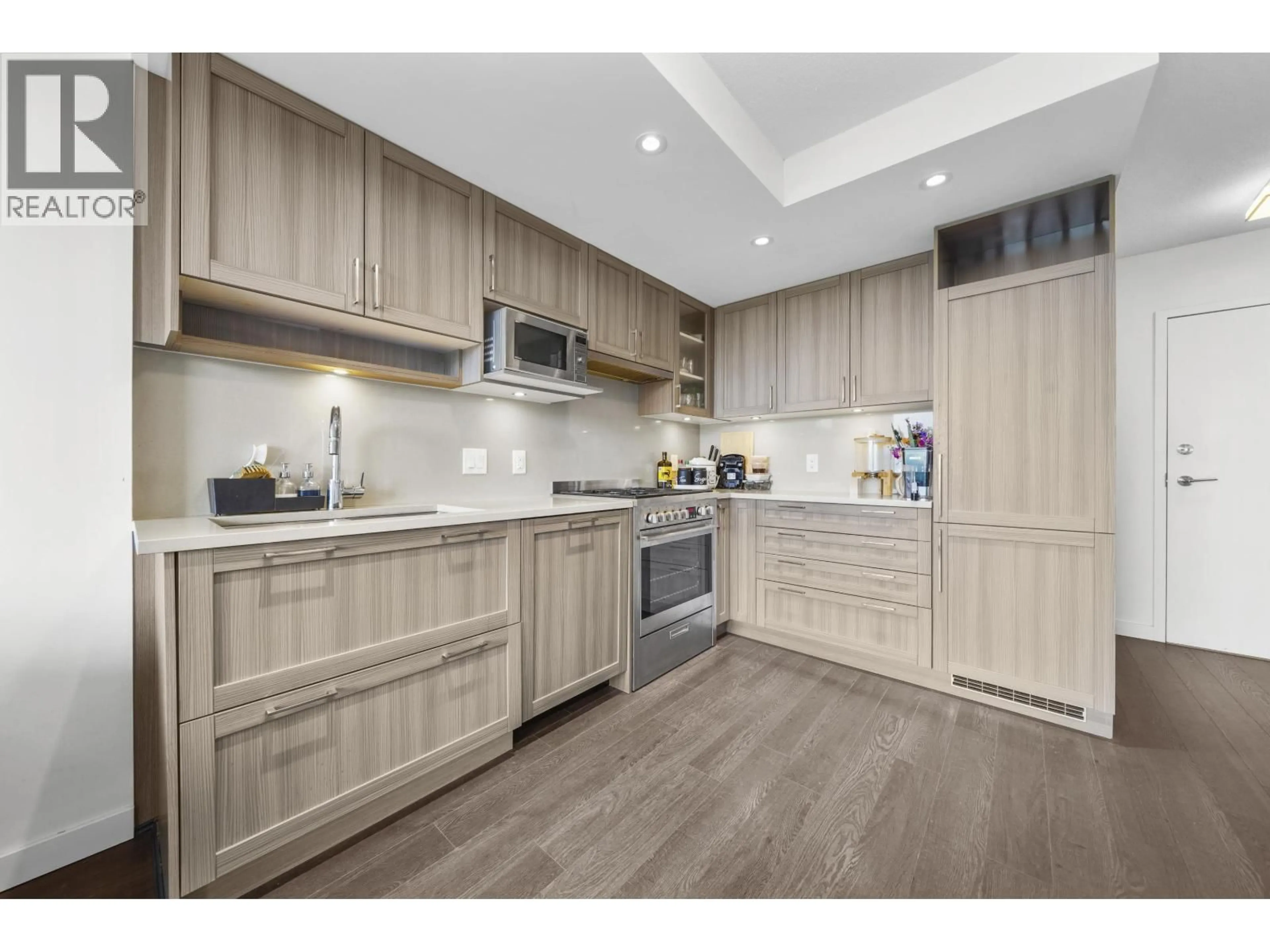 Open concept kitchen, wood/laminate floor for 910 - 5470 ORMIDALE STREET, Vancouver British Columbia V5R0G6