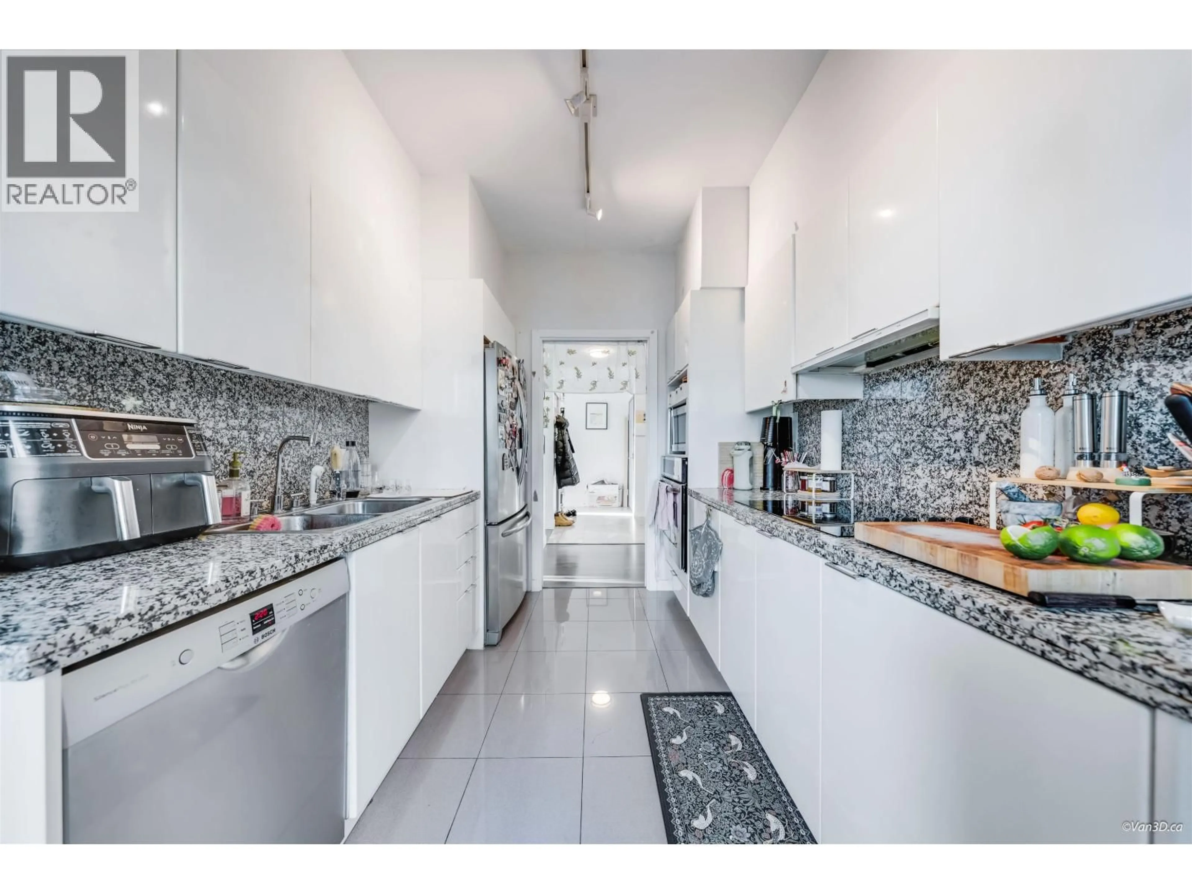 Contemporary kitchen, ceramic/tile floor for 2603 - 1500 HORNBY STREET, Vancouver British Columbia V6Z2R1