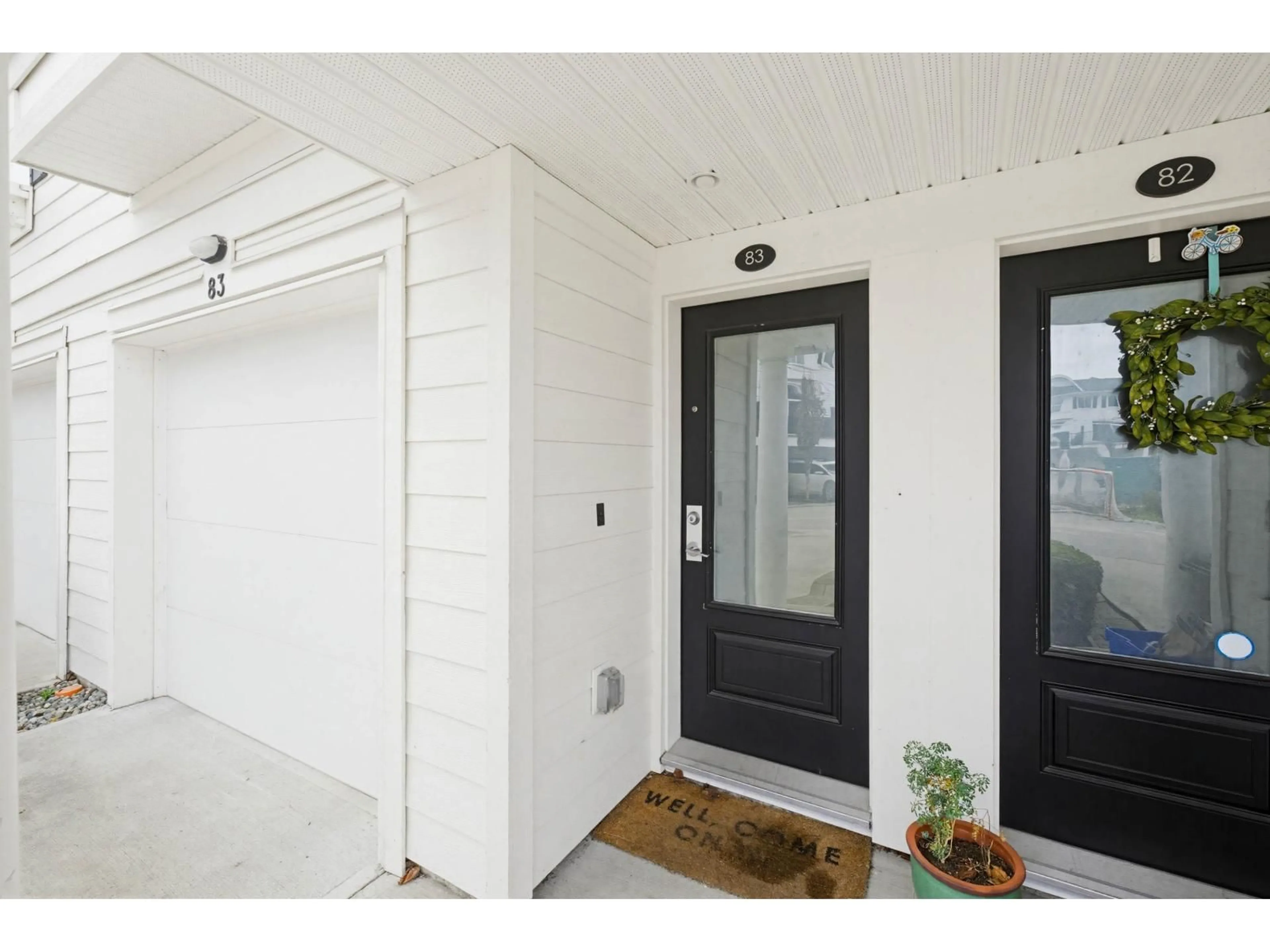 Indoor entryway for 83 - 27735 ROUNDHOUSE DRIVE, Abbotsford British Columbia V4X0B9