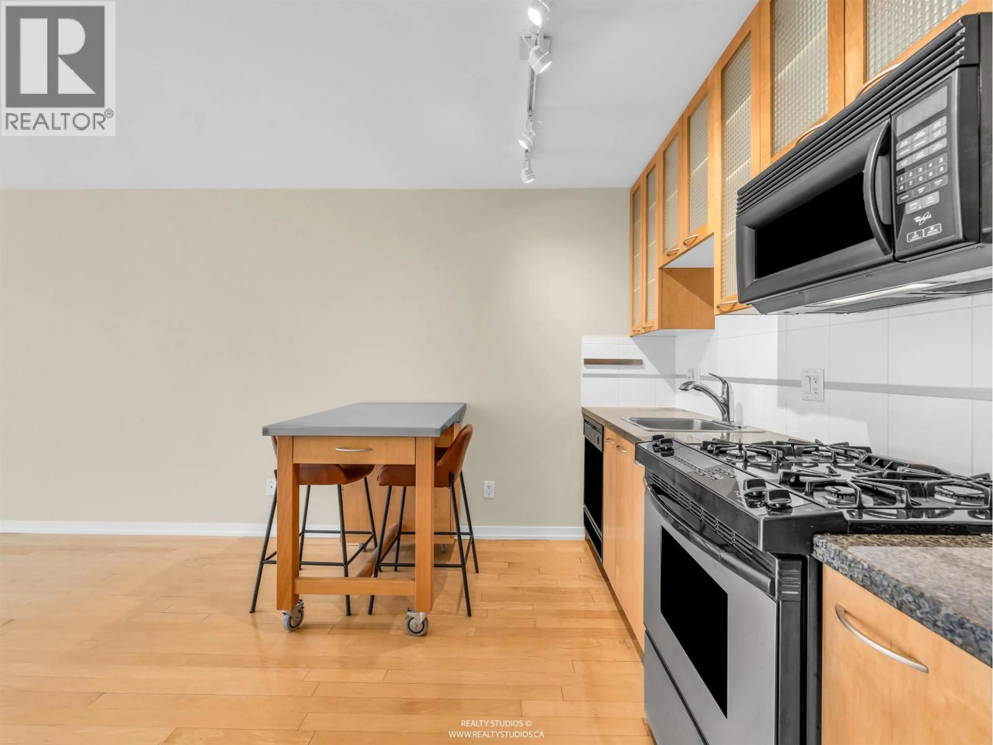 Standard kitchen, unknown for 2208 - 969 RICHARDS STREET, Vancouver British Columbia V6B1A8