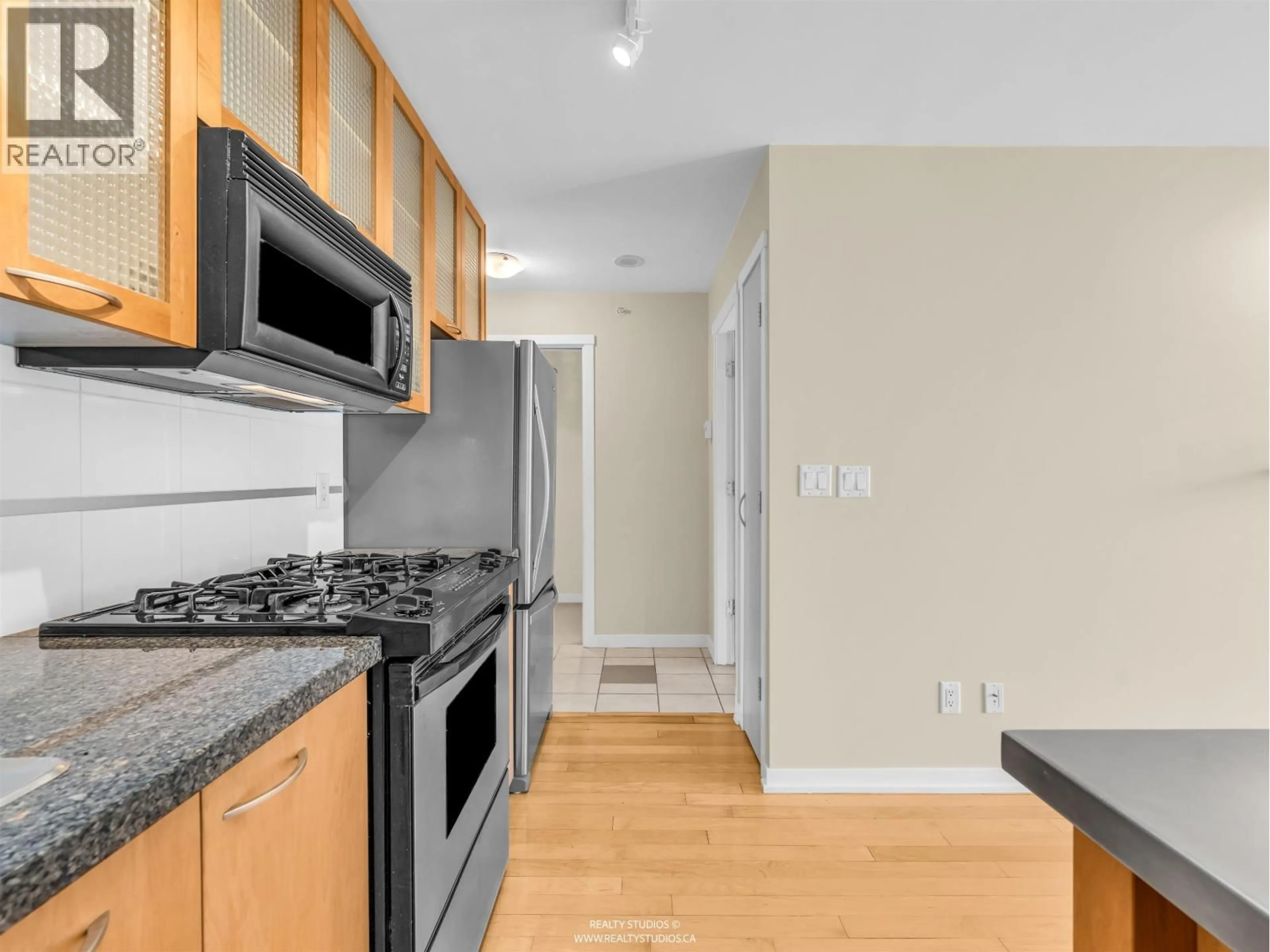 Standard kitchen, unknown for 2208 - 969 RICHARDS STREET, Vancouver British Columbia V6B1A8
