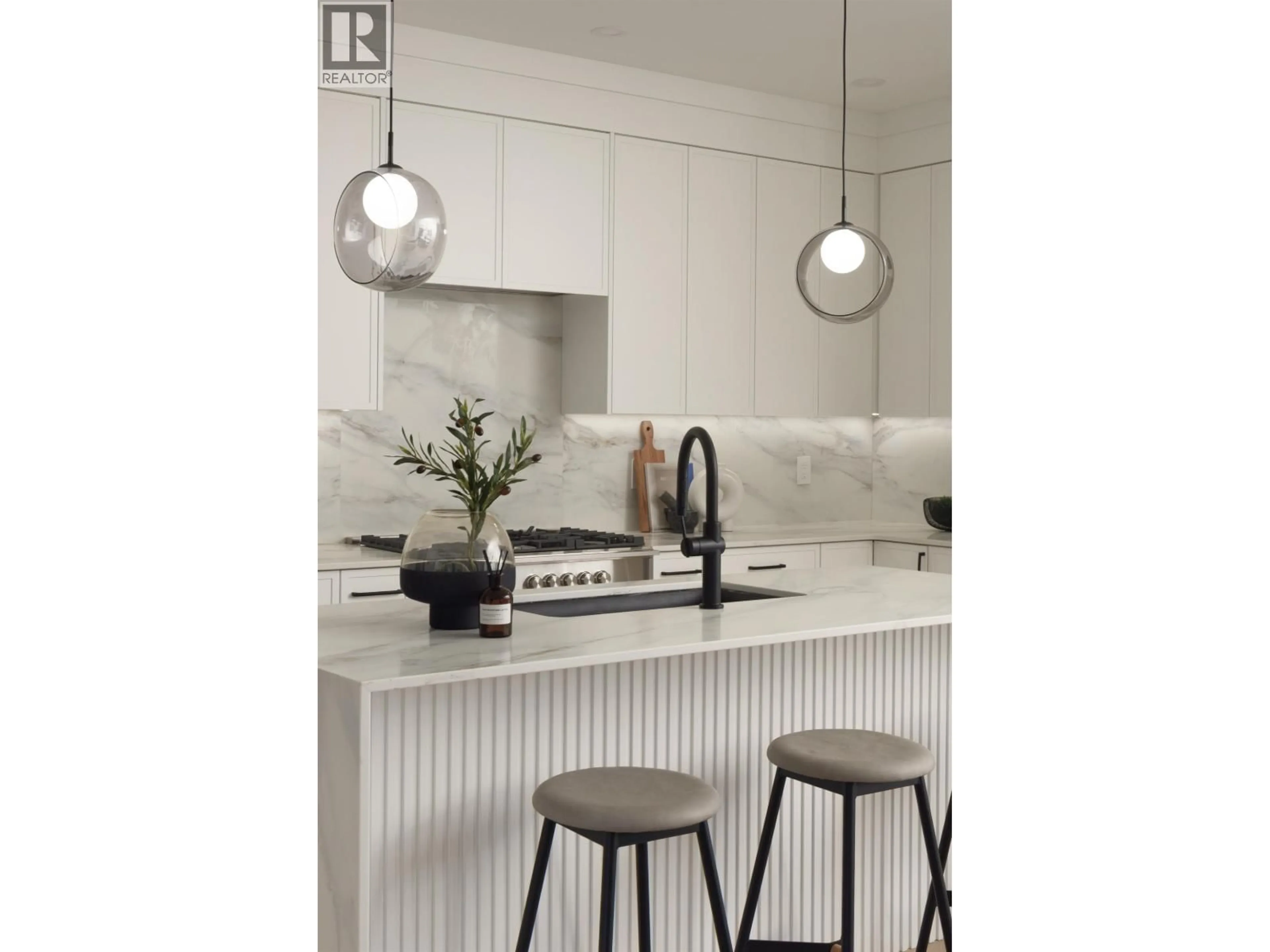 Contemporary kitchen, unknown for 1 - 421 23RD AVENUE, Vancouver British Columbia V5Y2H5