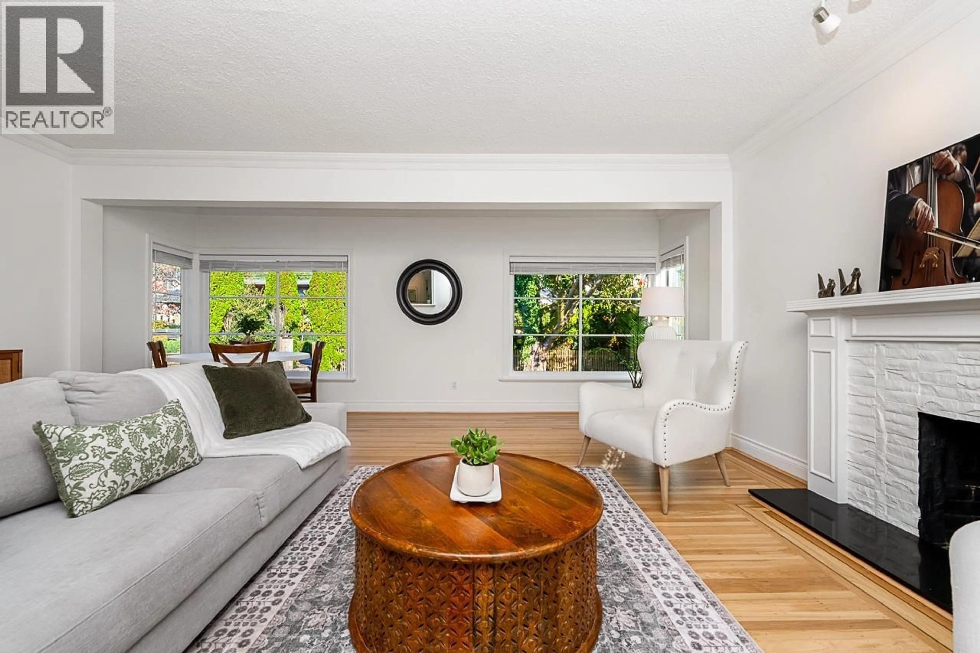 Living room with furniture, unknown for 1258 JEFFERSON AVENUE, West Vancouver British Columbia V7T2B1