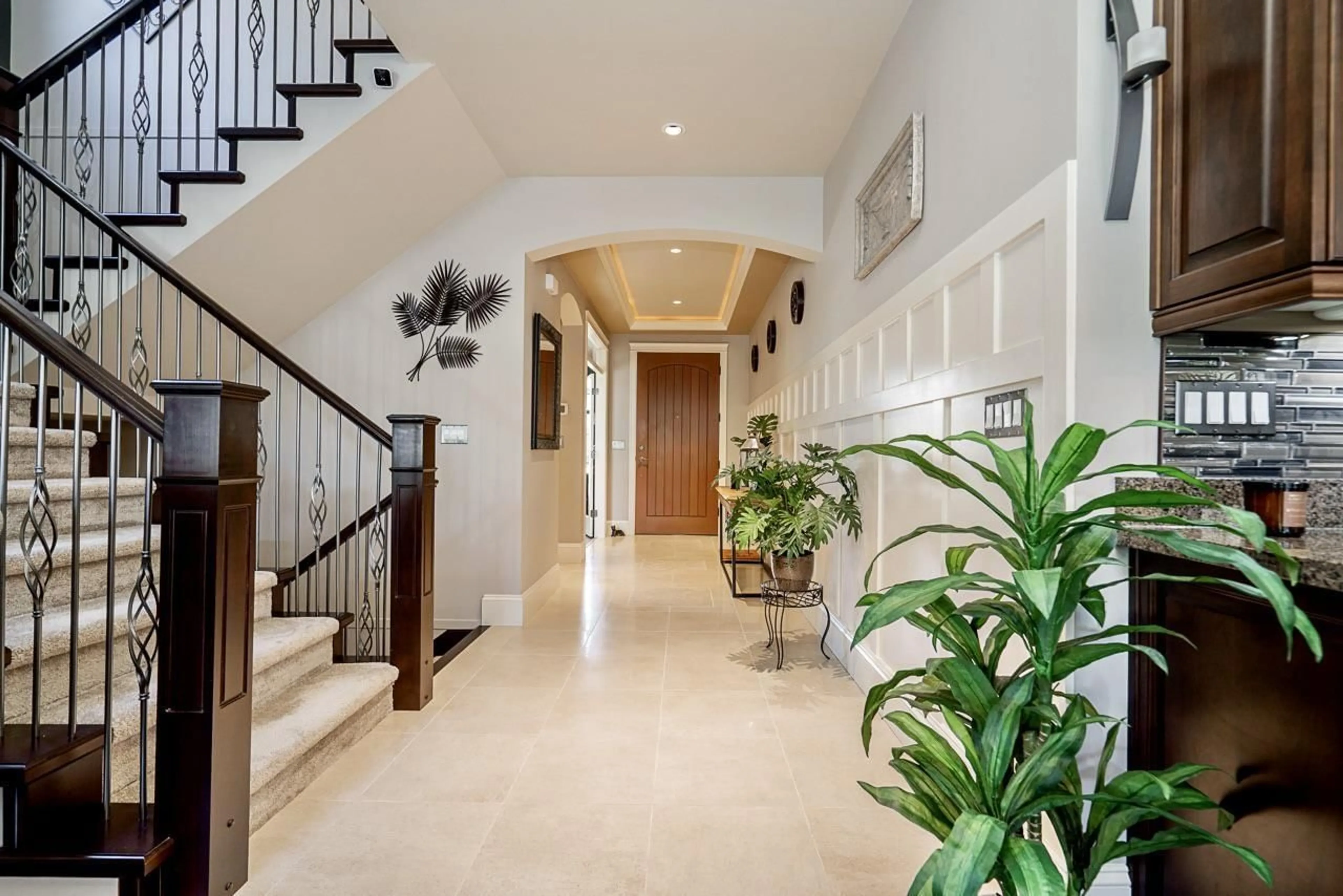 Indoor foyer for 2579 163 STREET, Surrey British Columbia V3Z6X7