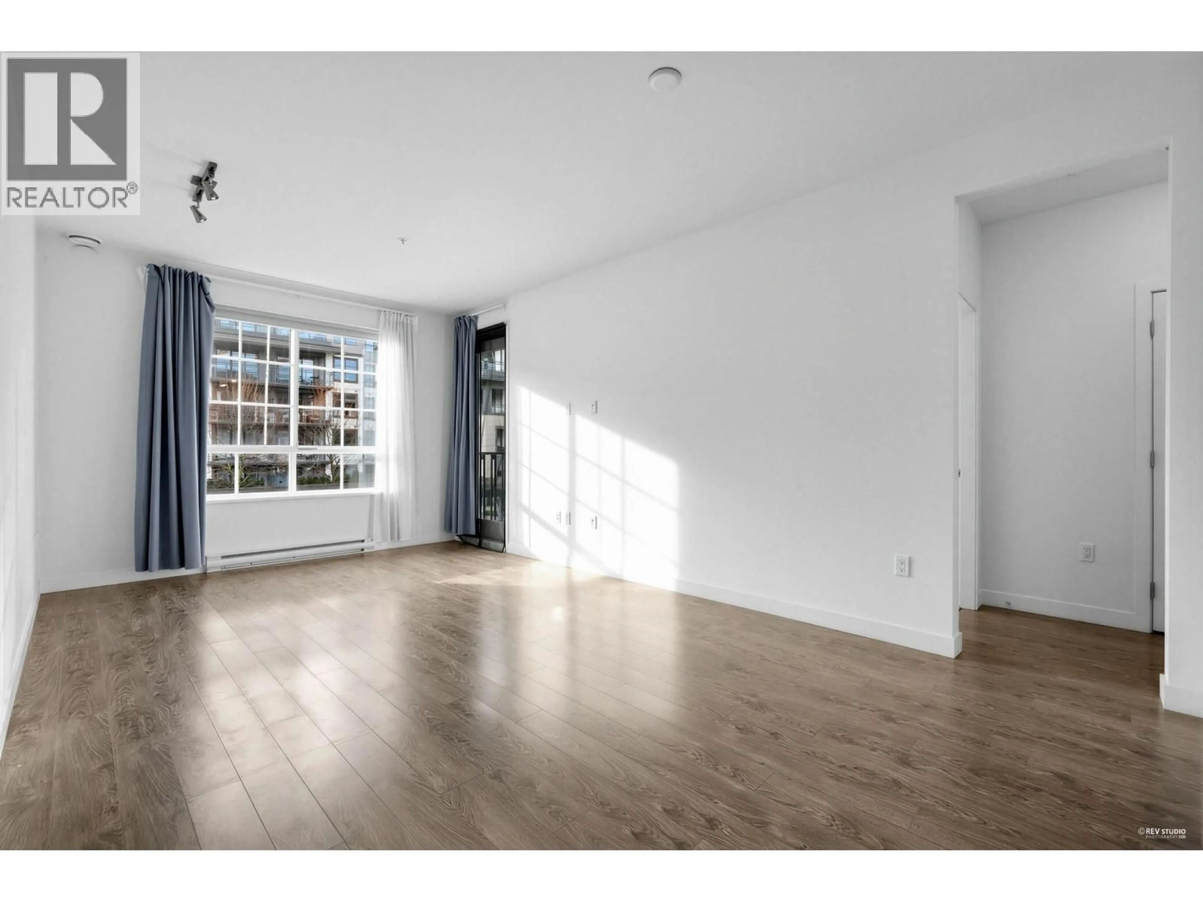 A pic of a room for 208 - 608 COMO LAKE AVENUE, Coquitlam British Columbia V3J0B2