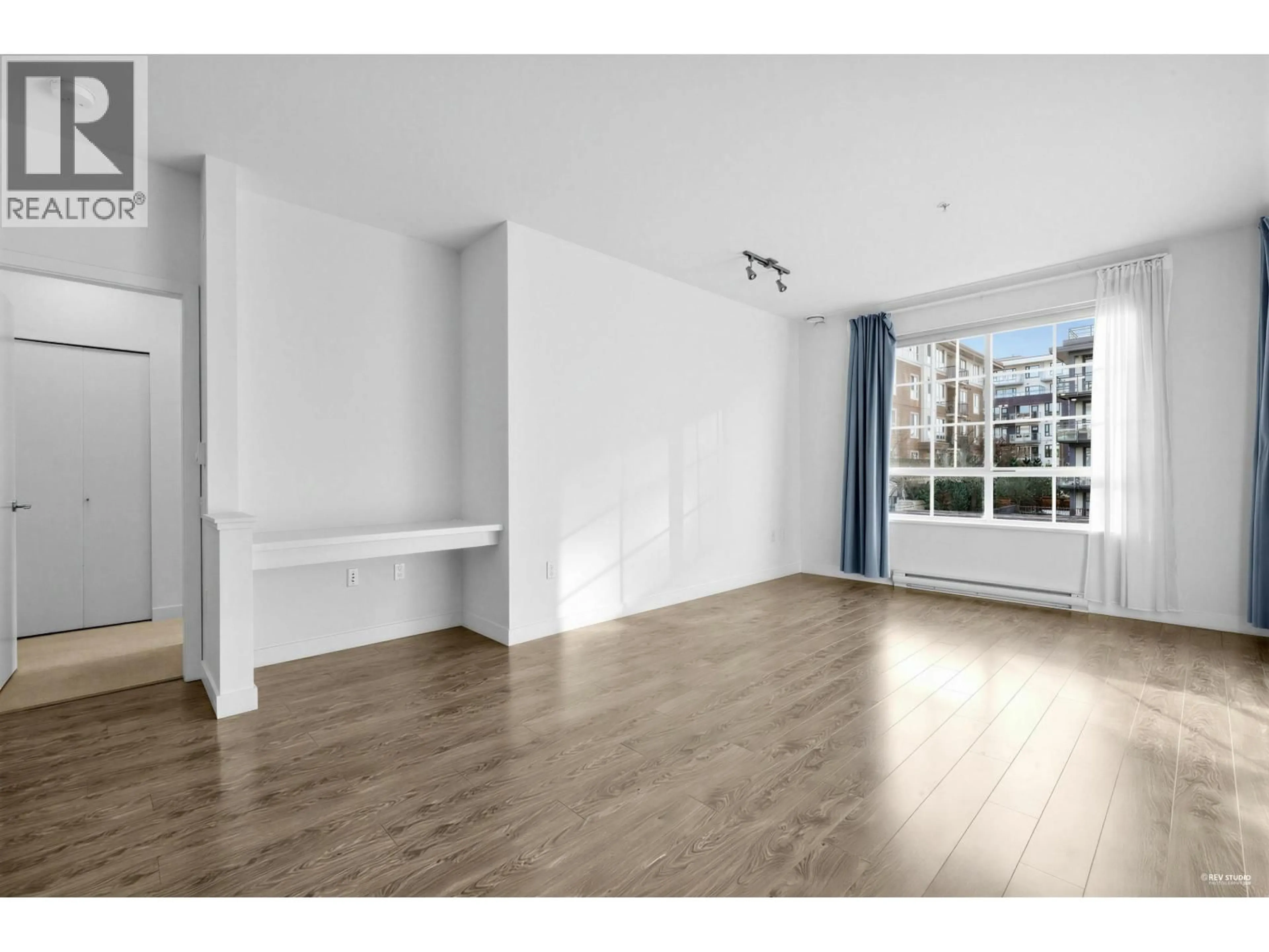 A pic of a room for 208 - 608 COMO LAKE AVENUE, Coquitlam British Columbia V3J0B2