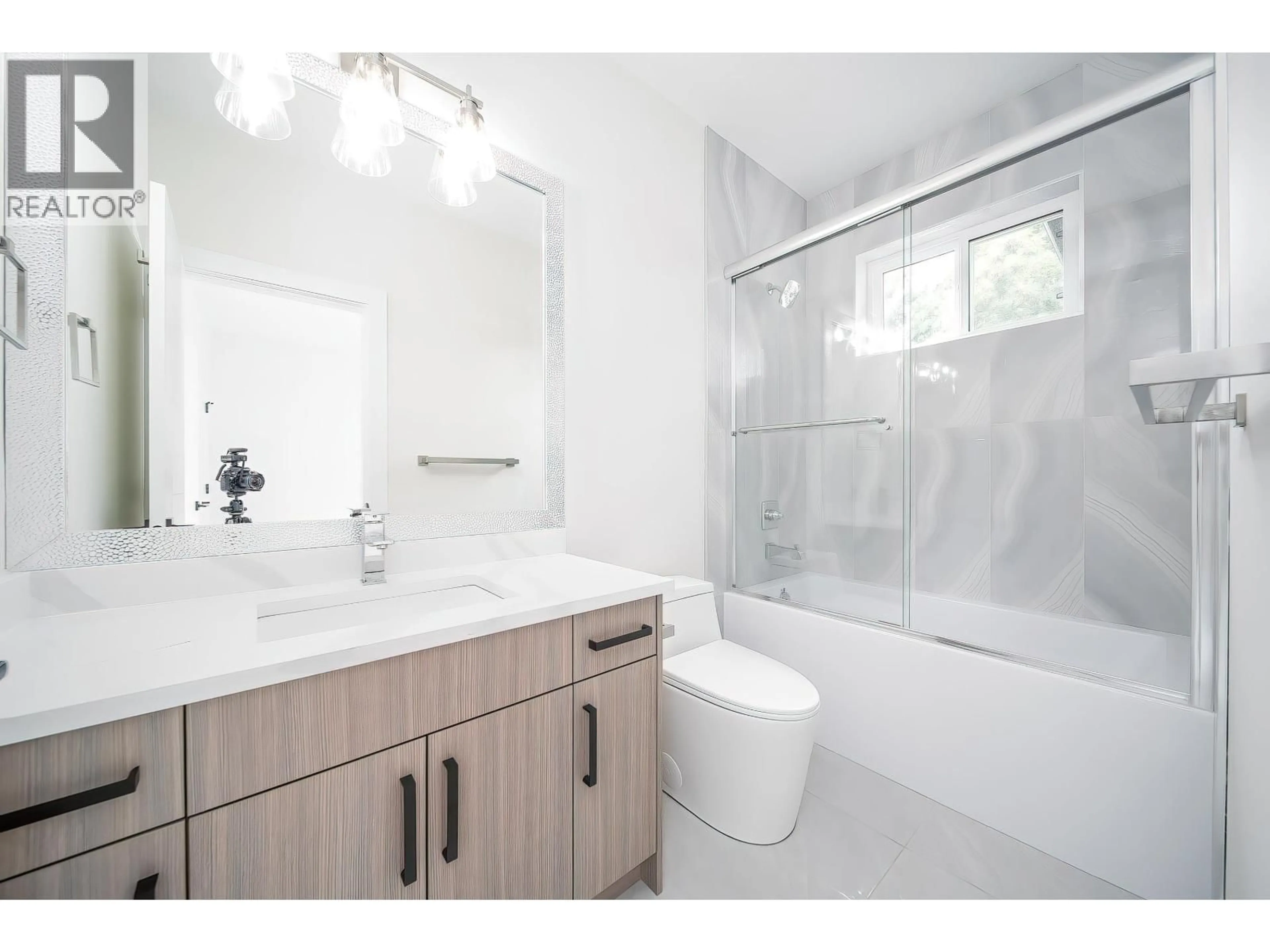 Contemporary bathroom, ceramic/tile floor for 8563 11TH AVENUE, Burnaby British Columbia V3N2P6