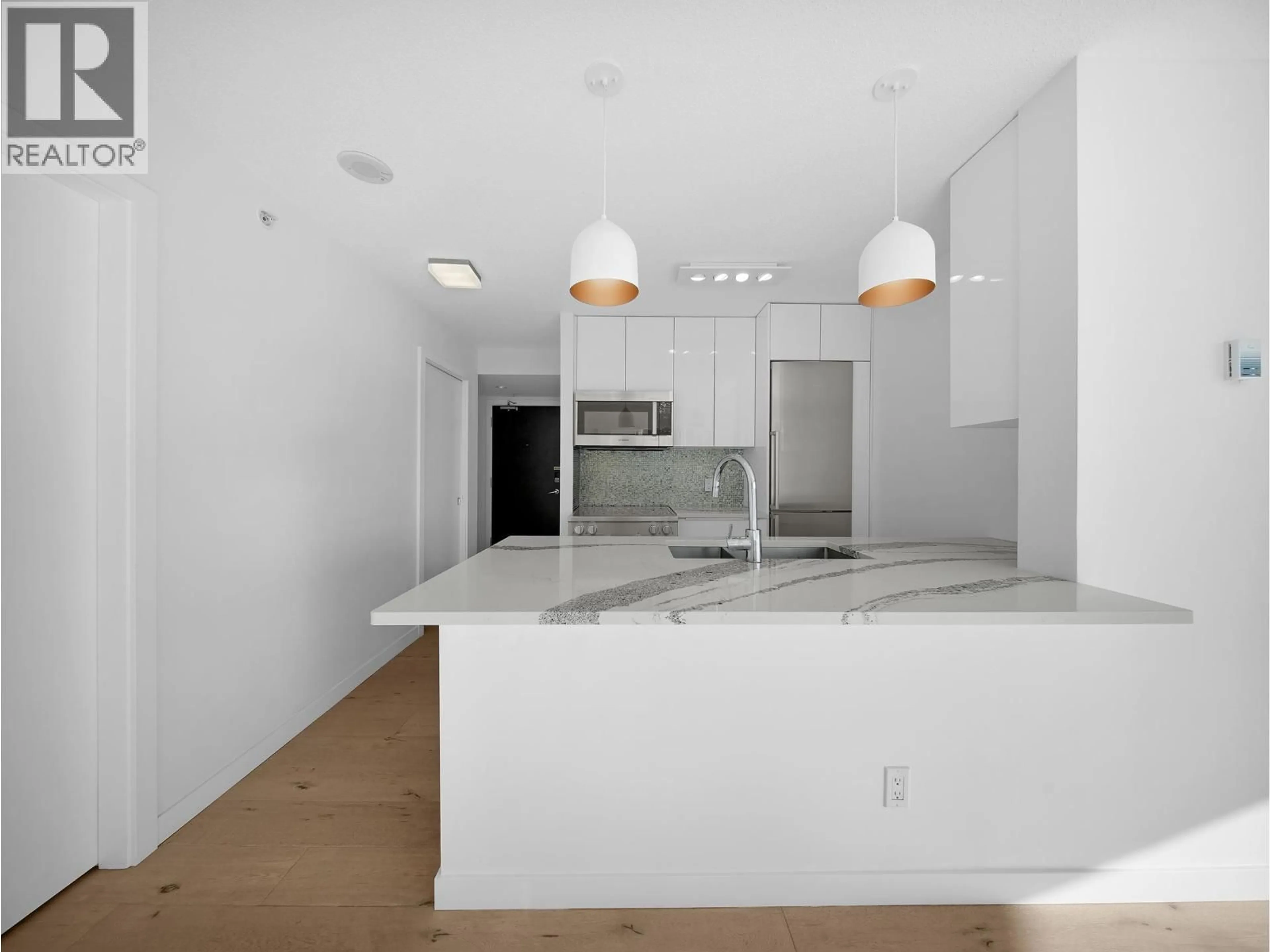 Open concept kitchen, ceramic/tile floor for 802 - 58 KEEFER PLACE, Vancouver British Columbia V6B0B8