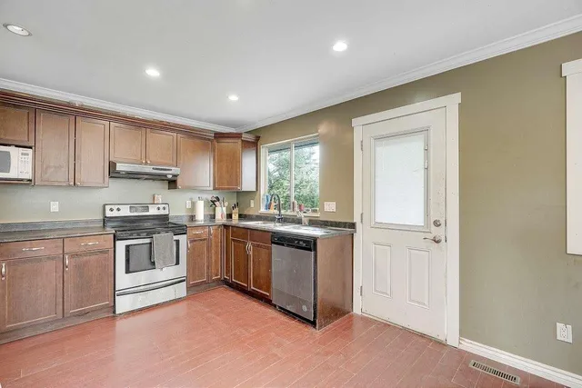 8699 DEWDNEY TRUNK ROAD, Mission 5