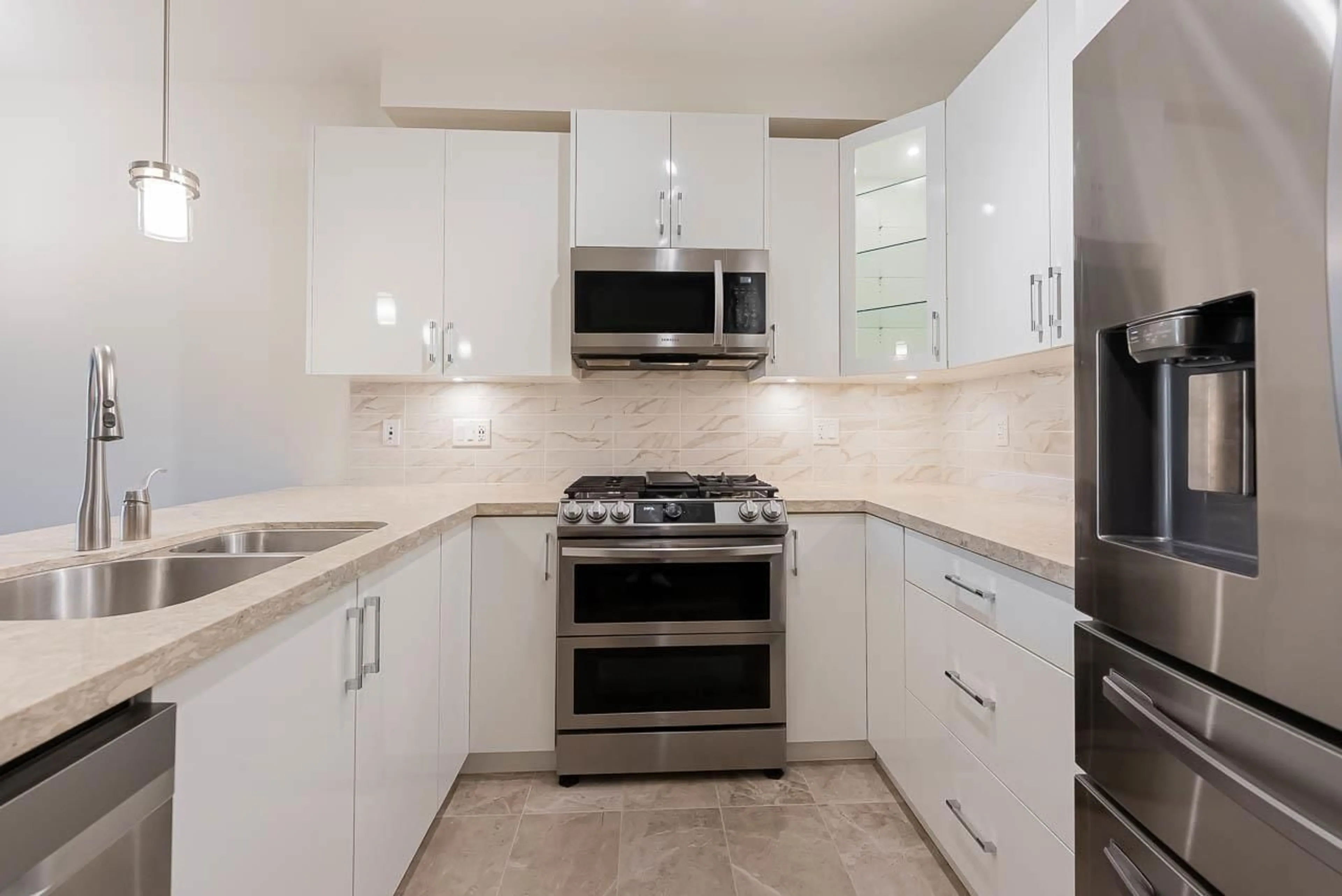 Standard kitchen, ceramic/tile floor for 406 - 8538 203A STREET, Langley British Columbia V2Y3P9
