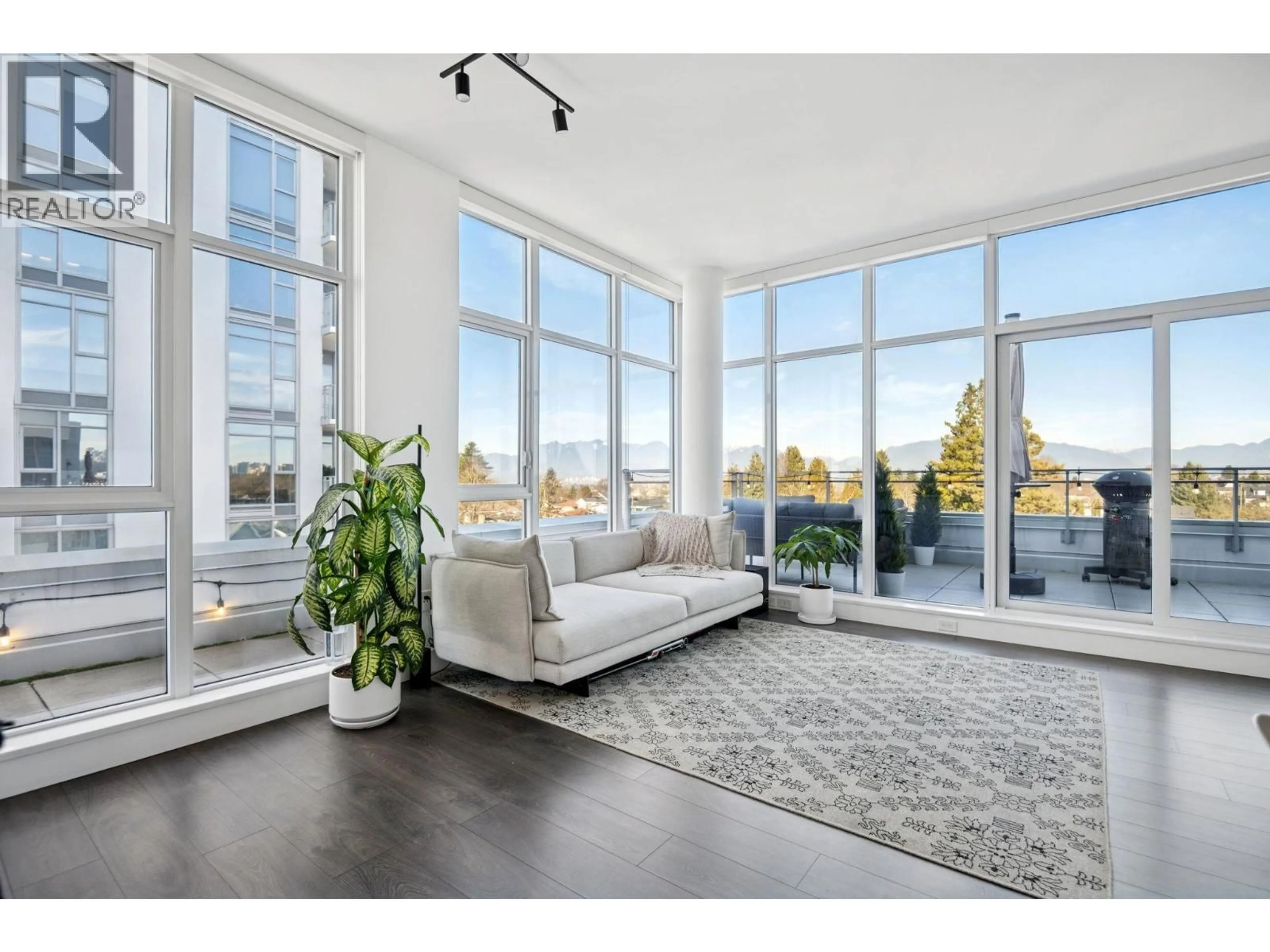 Living room with furniture, unknown for PH1 - 2455 KINGSWAY, Vancouver British Columbia V5R5G8